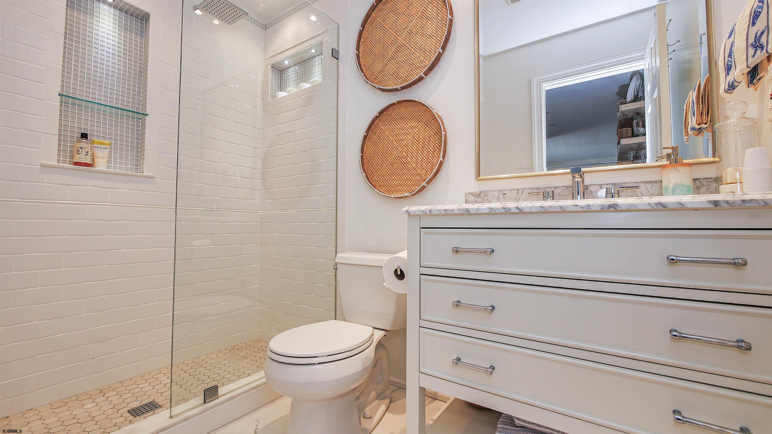 2137 Asbury Ave Unit: 17