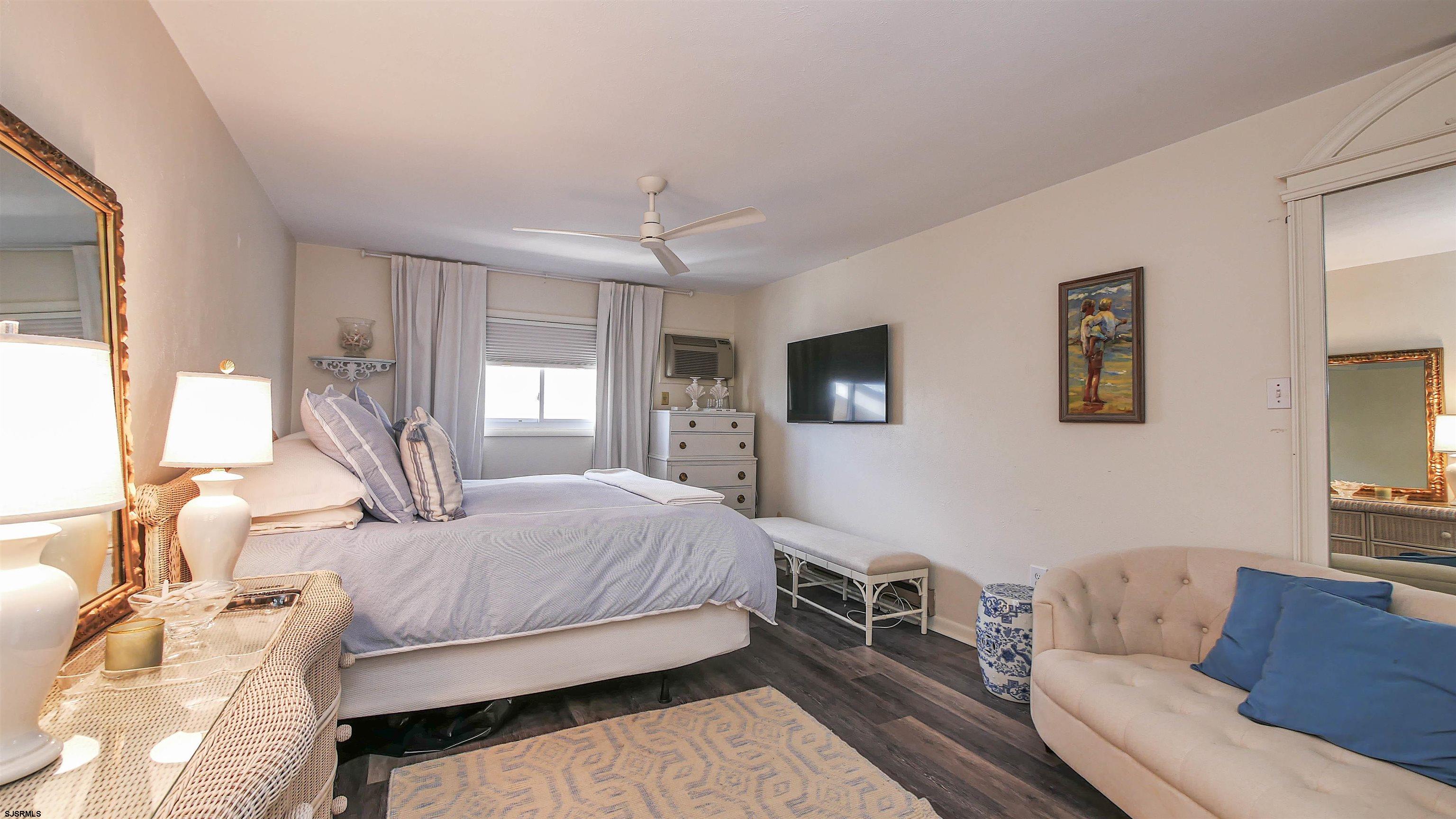 2137 Asbury Ave Unit: 17