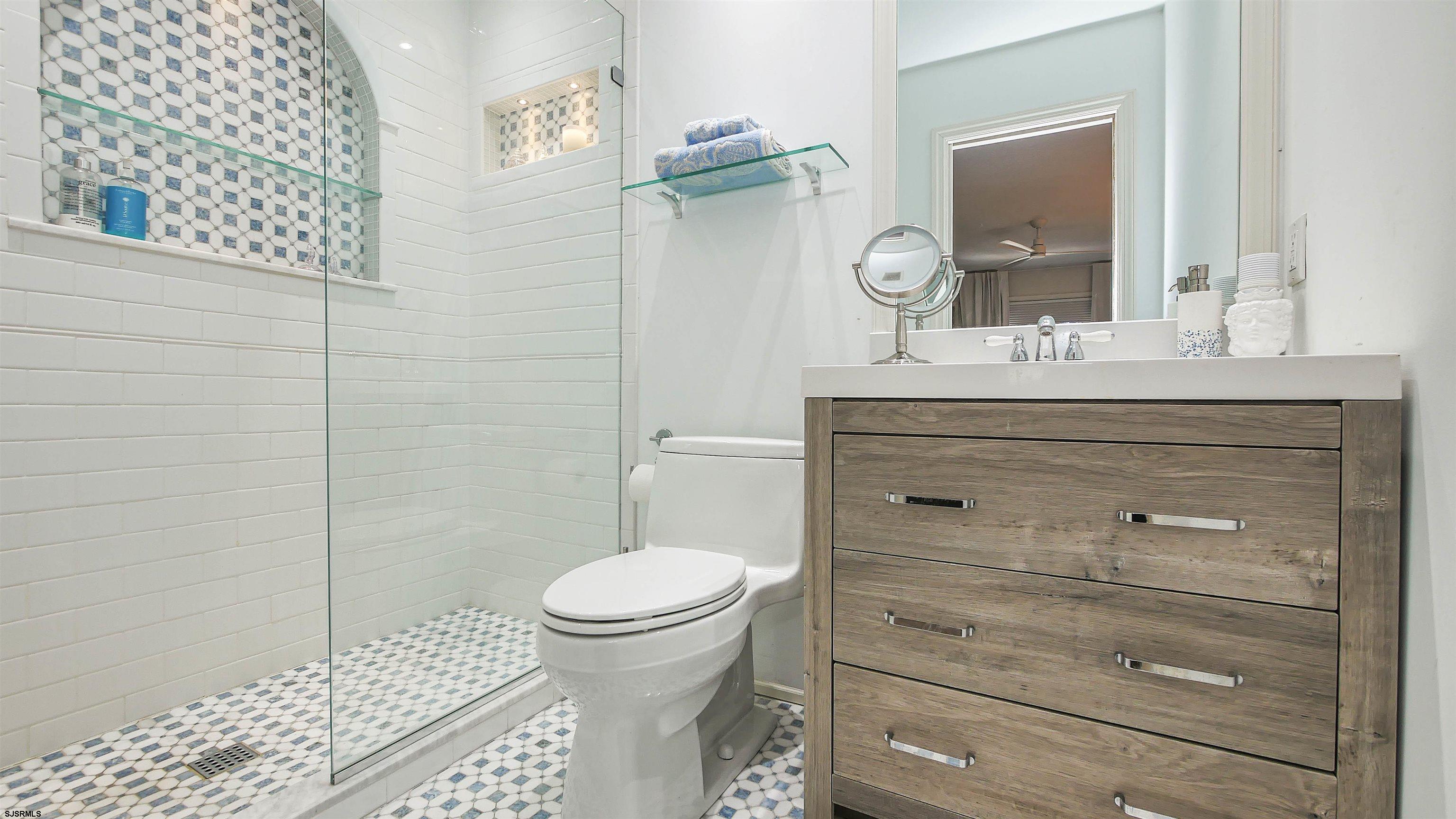 2137 Asbury Ave Unit: 17