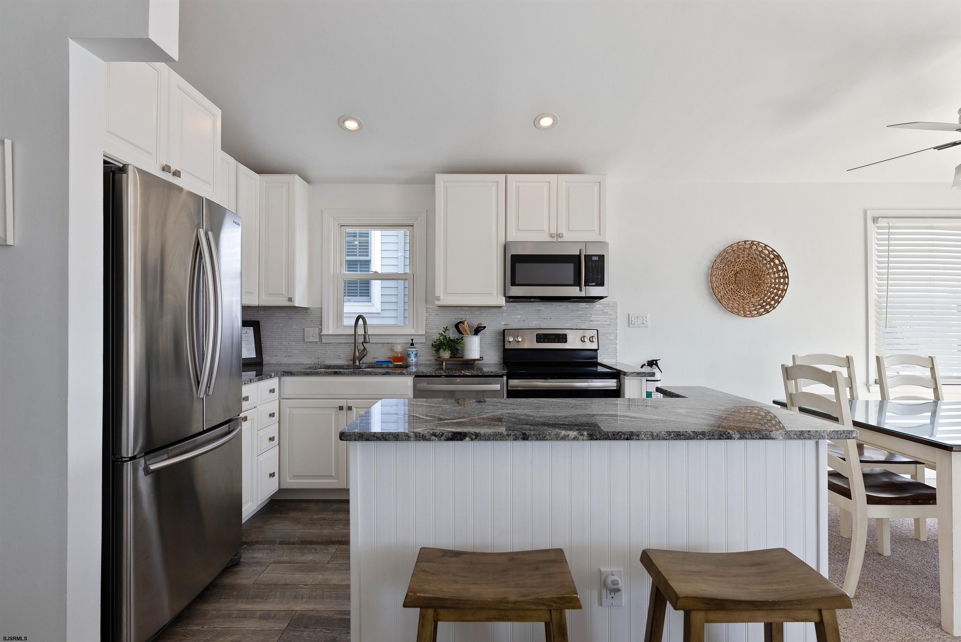 5018 Asbury Ave Ave Unit: 2