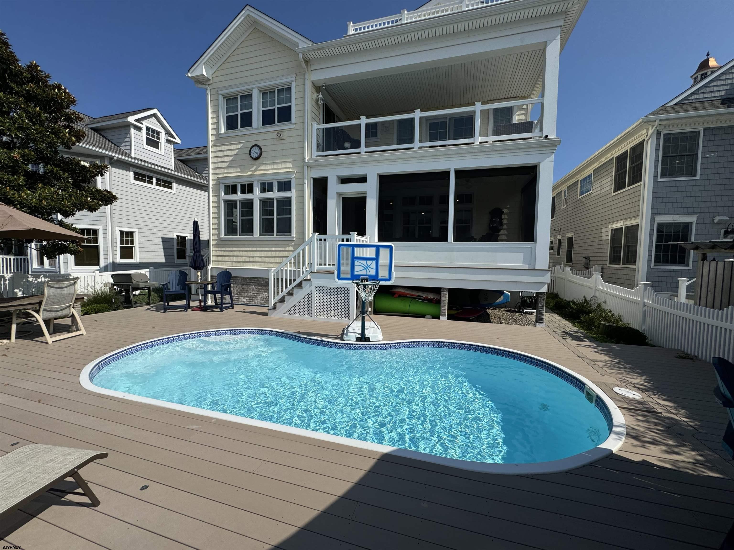 8 Tobago Ln