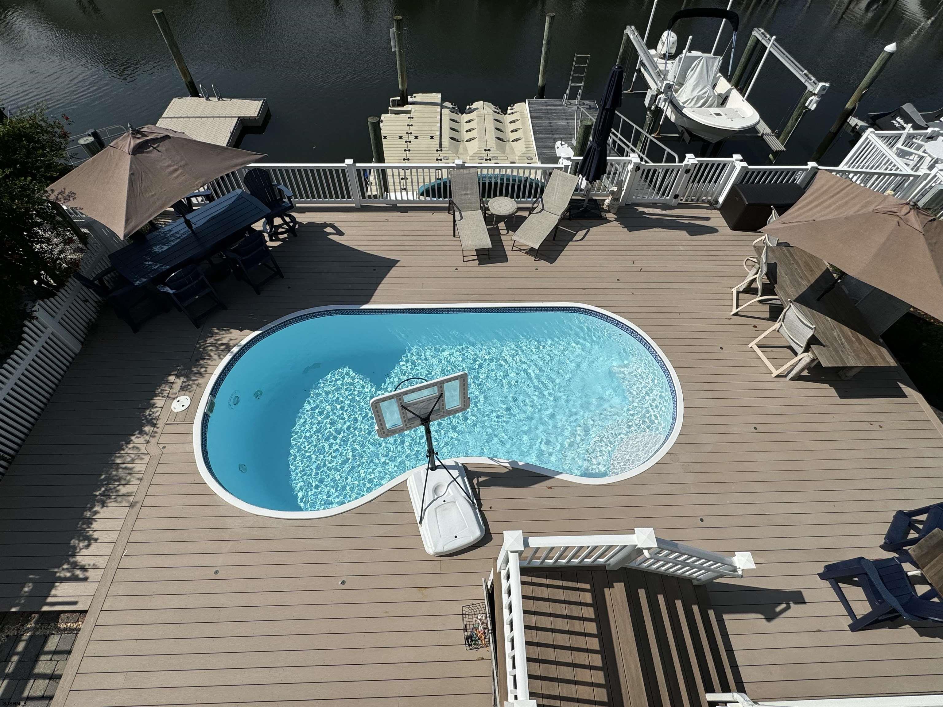 8 Tobago Ln