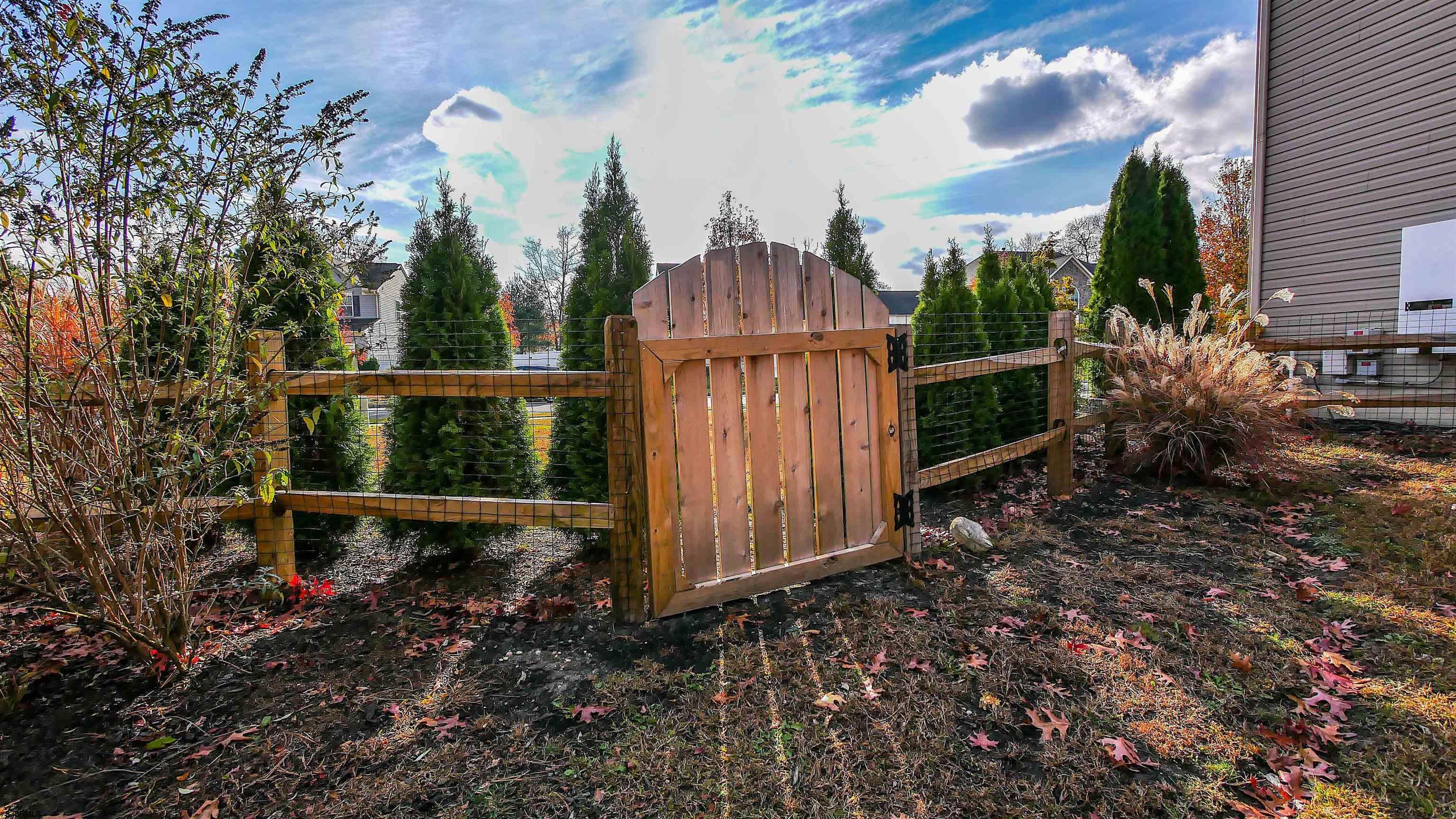 54 Shoreline Rd