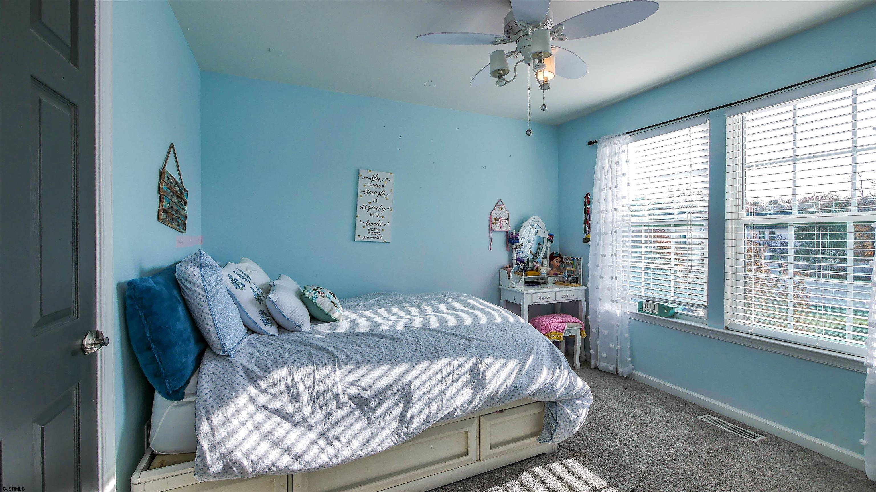 54 Shoreline Rd