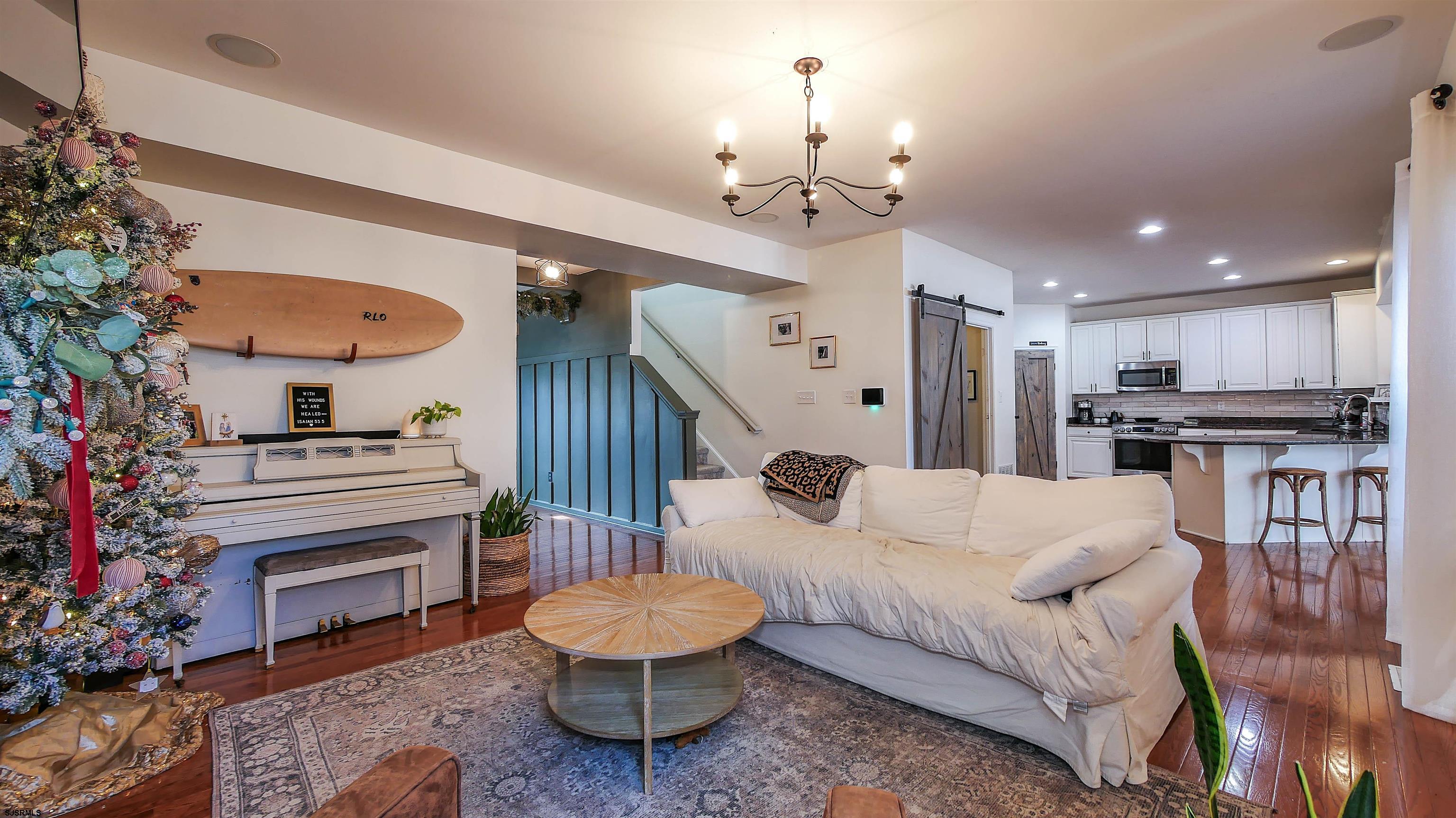 54 Shoreline Rd