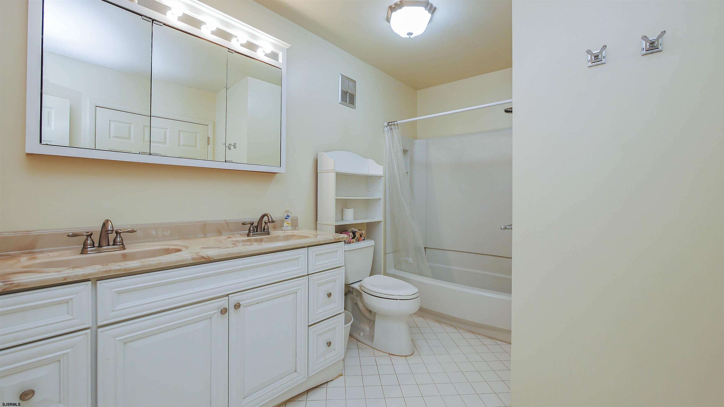 407 Harbour Cove Unit: 407