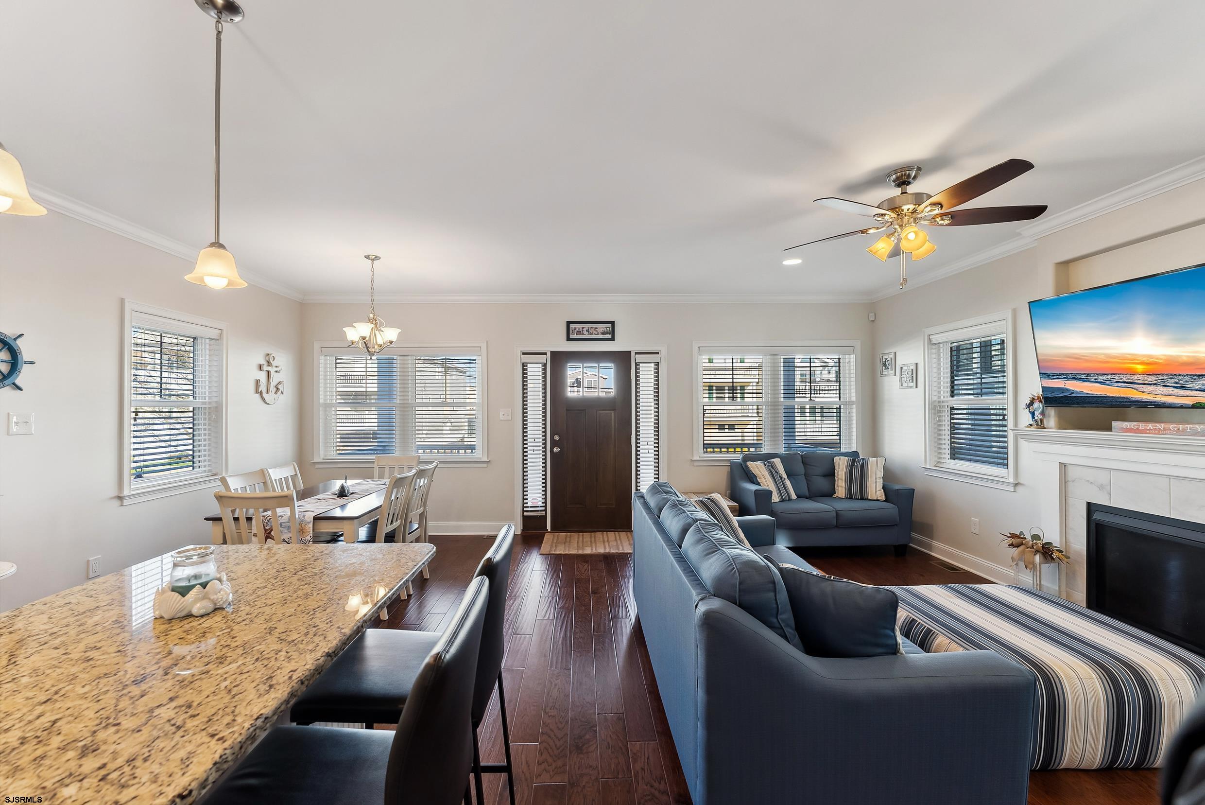 3621 Asbury Ave Unit: 1st Floor