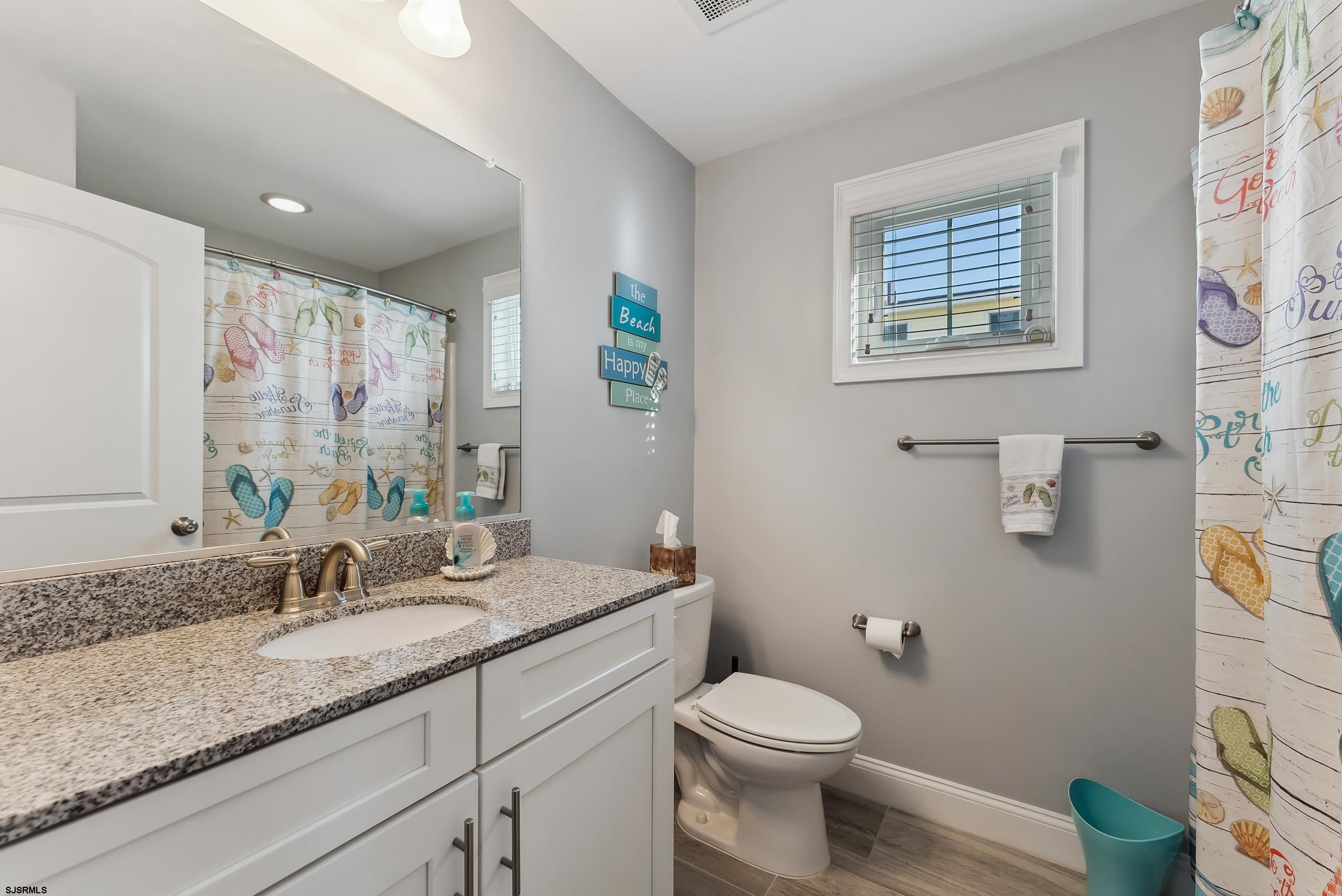 3621 Asbury Ave Unit: 1st Floor