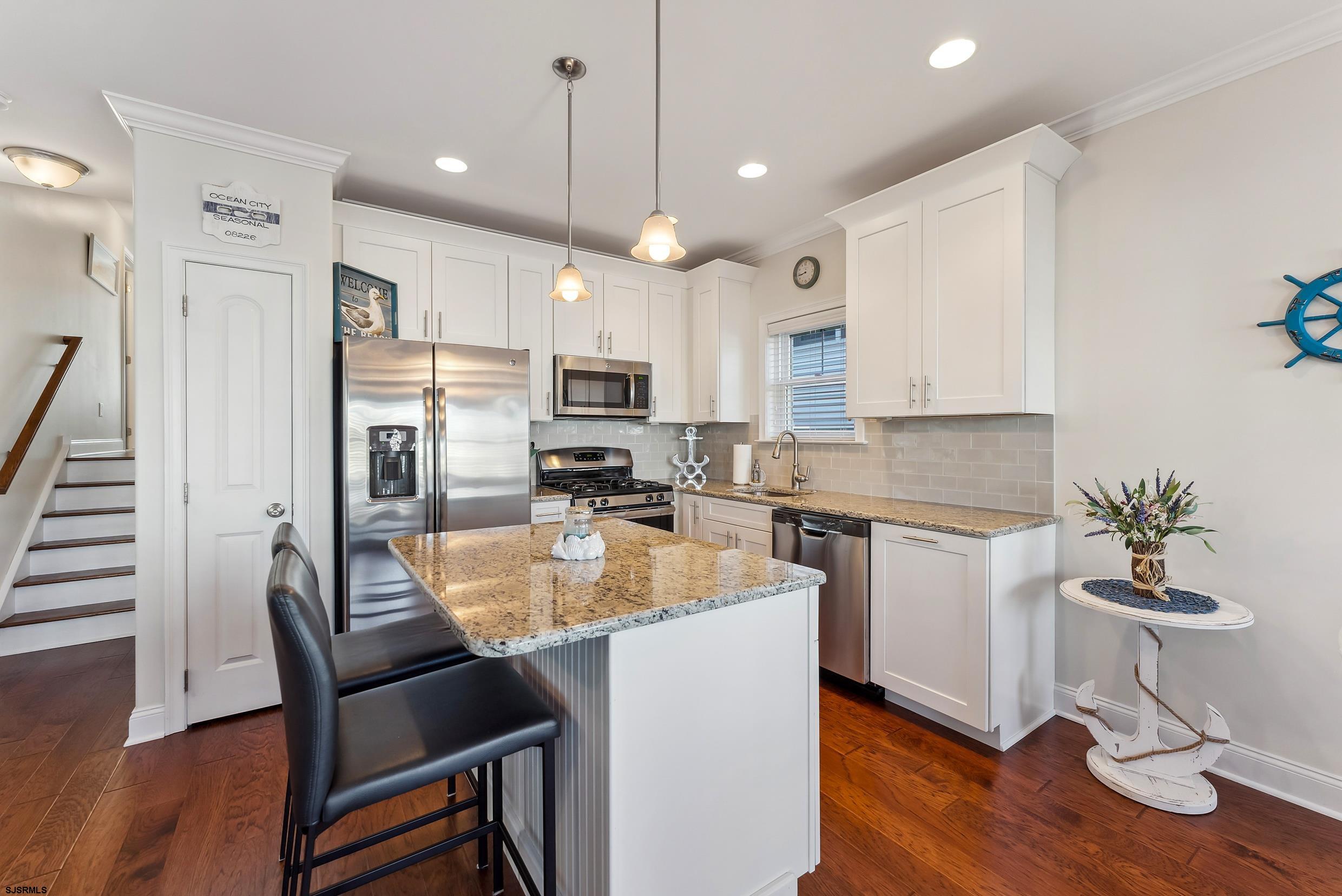 3621 Asbury Ave Unit: 1st Floor