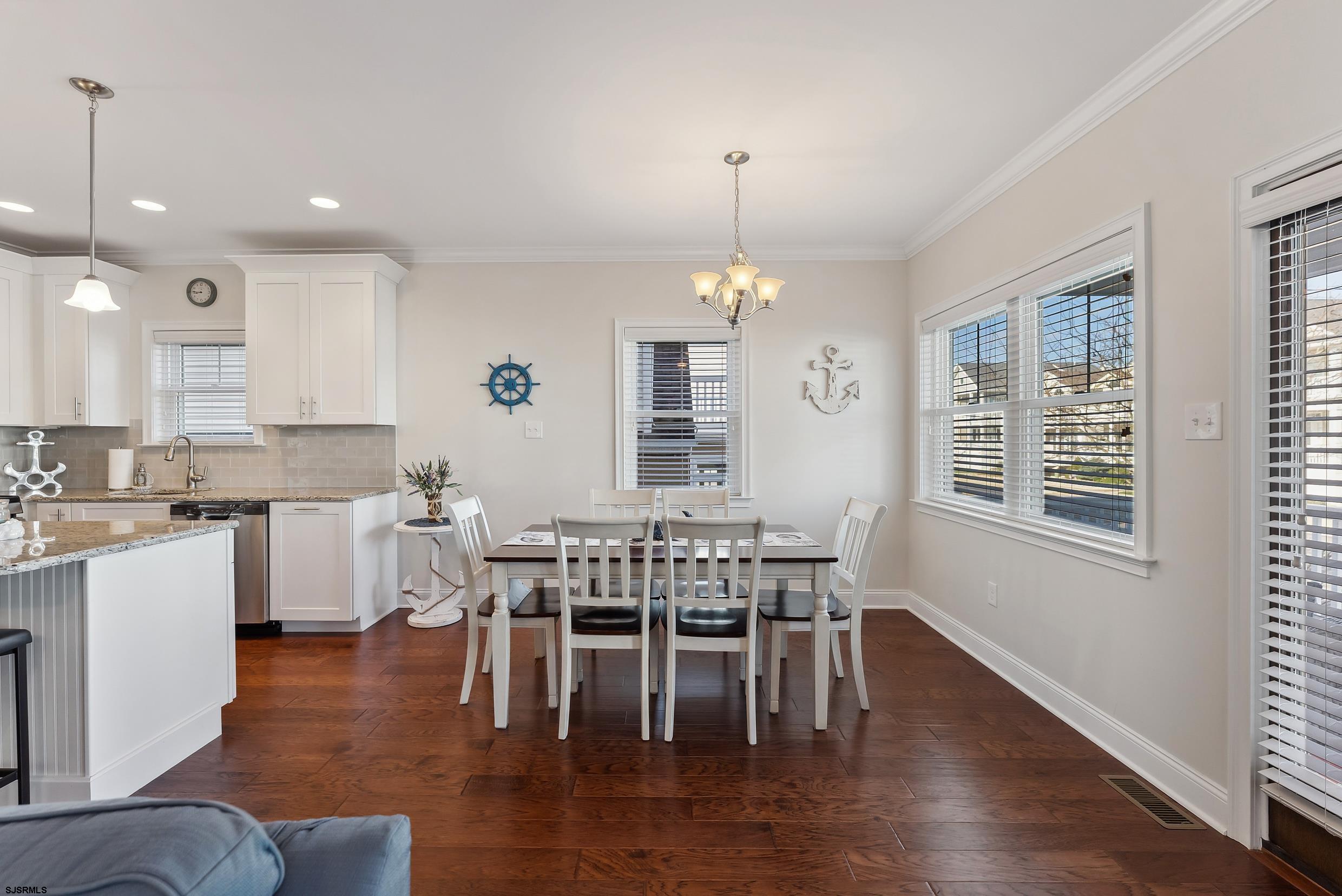 3621 Asbury Ave Unit: 1st Floor