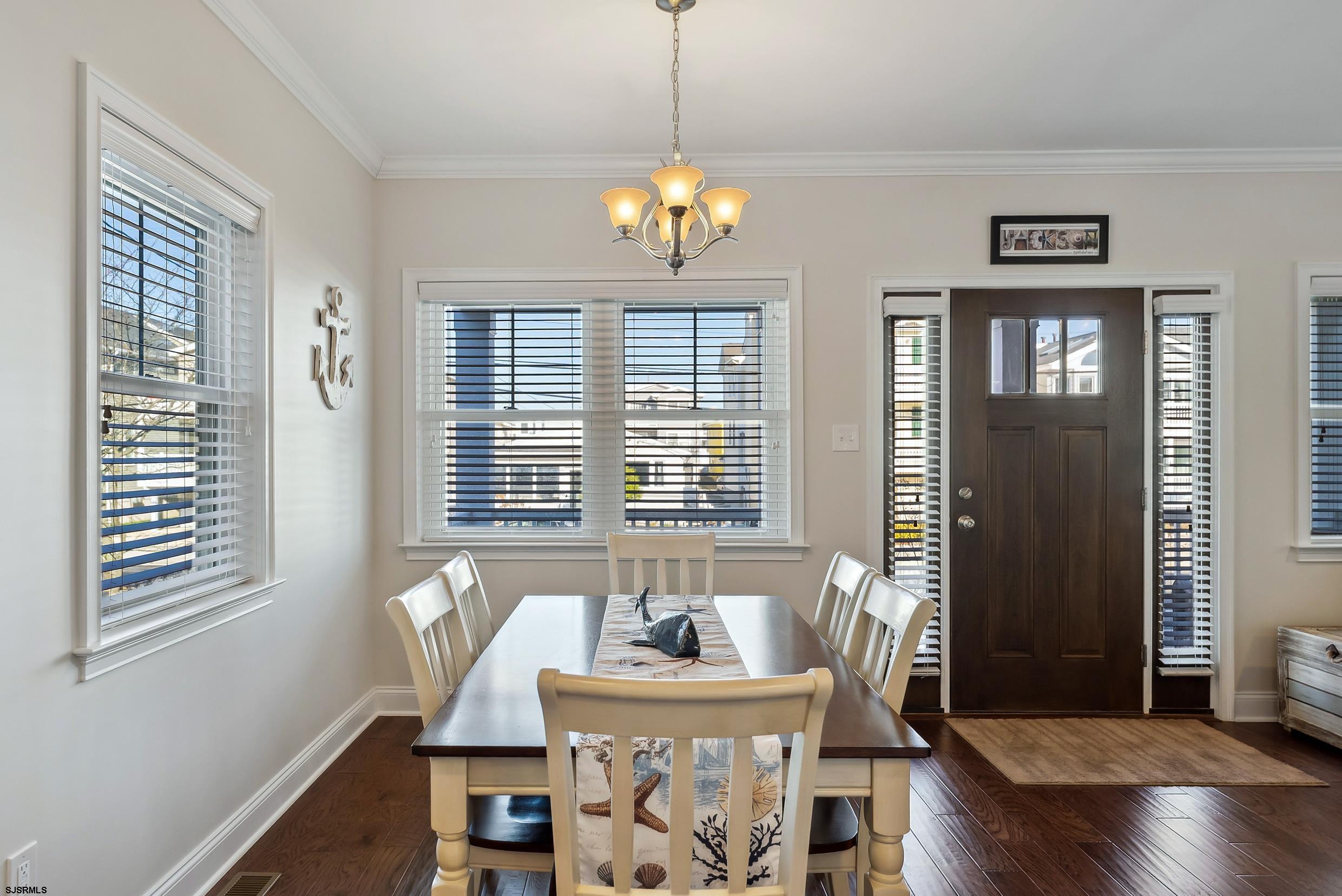3621 Asbury Ave Unit: 1st Floor