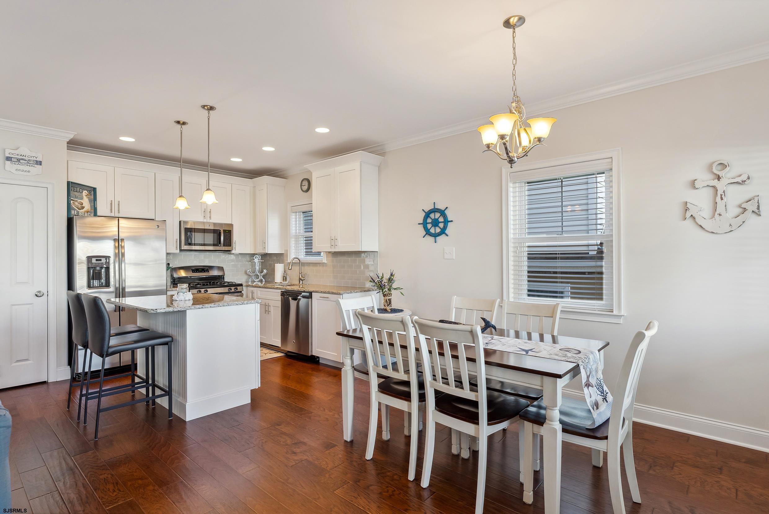 3621 Asbury Ave Unit: 1st Floor