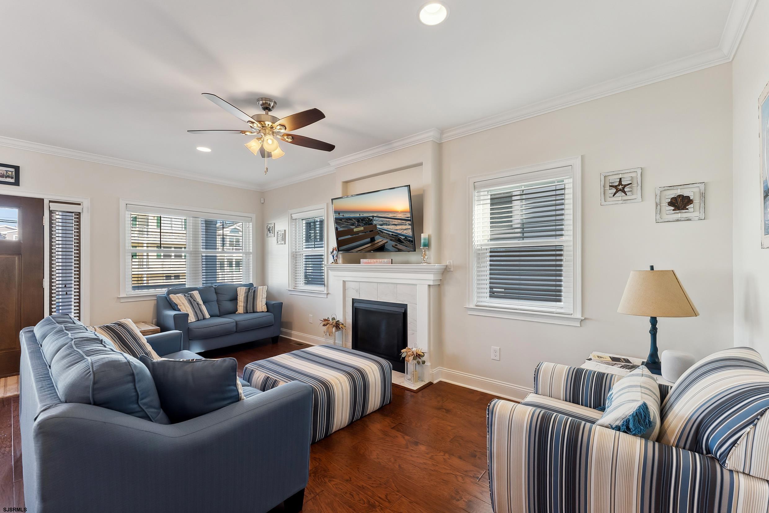 3621 Asbury Ave Unit: 1st Floor