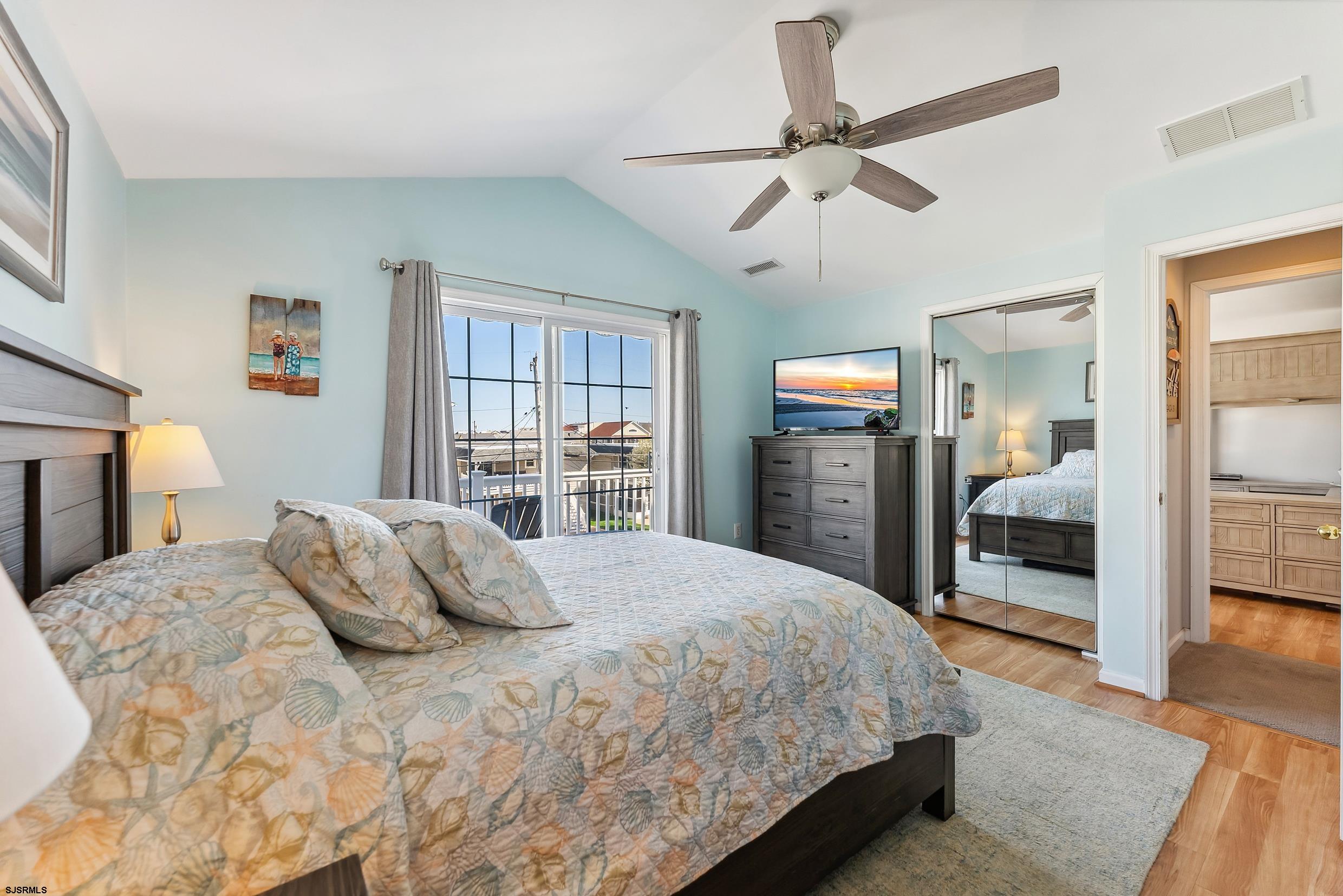 5511 Simpson Ave Unit: 2