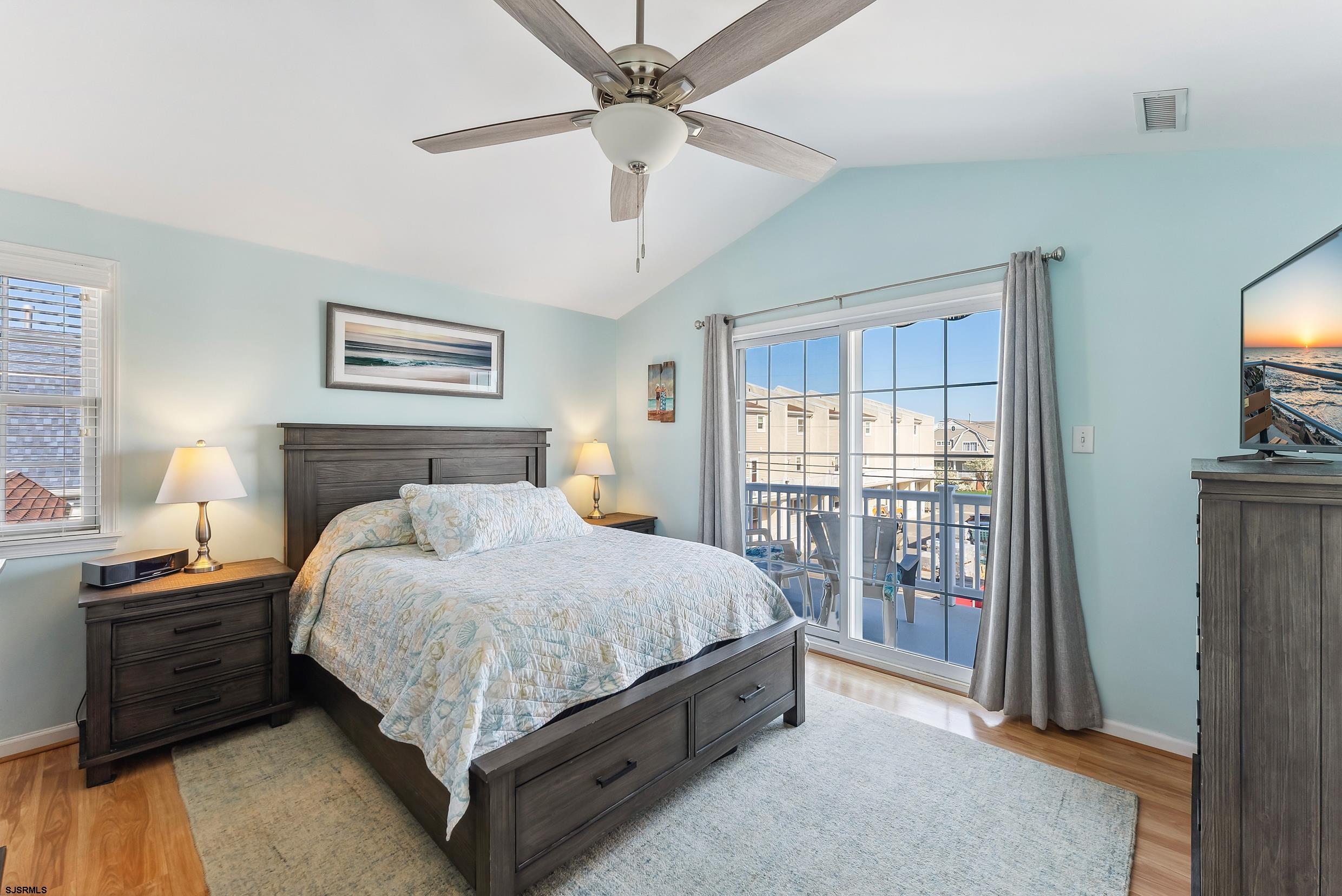 5511 Simpson Ave Unit: 2