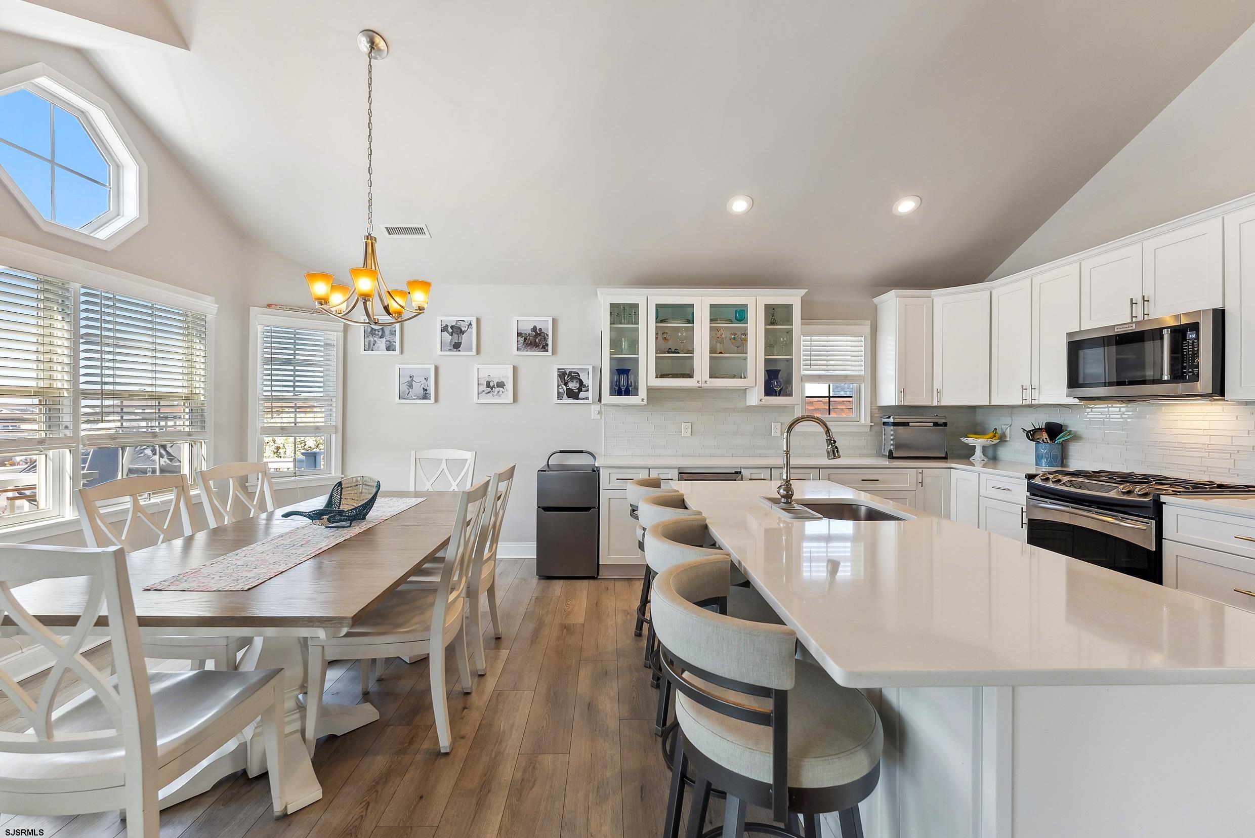 5511 Simpson Ave Unit: 2