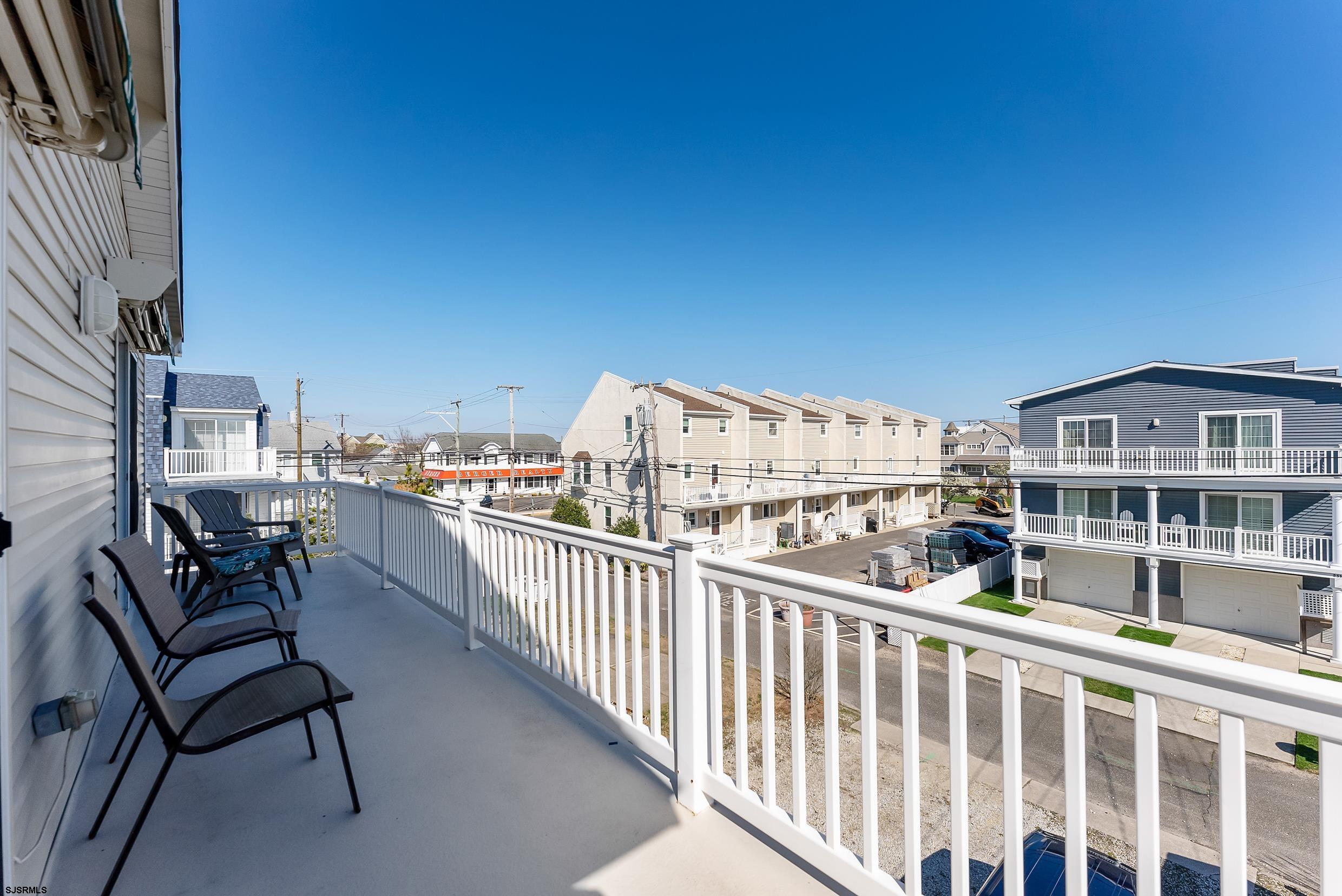 5511 Simpson Ave Unit: 2