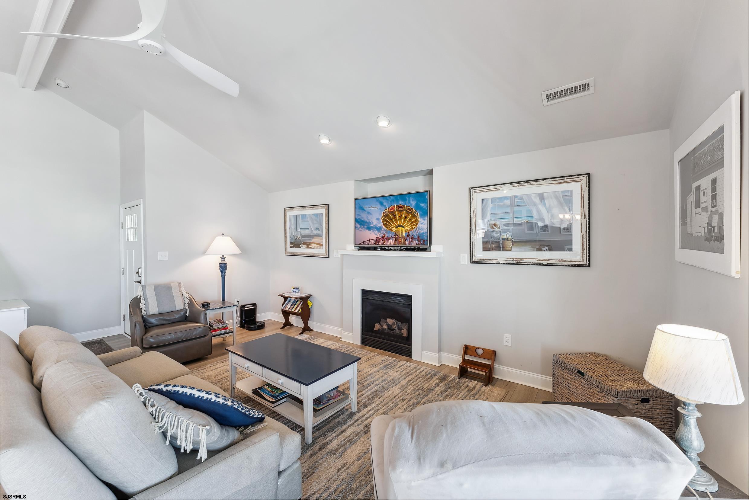 5511 Simpson Ave Unit: 2