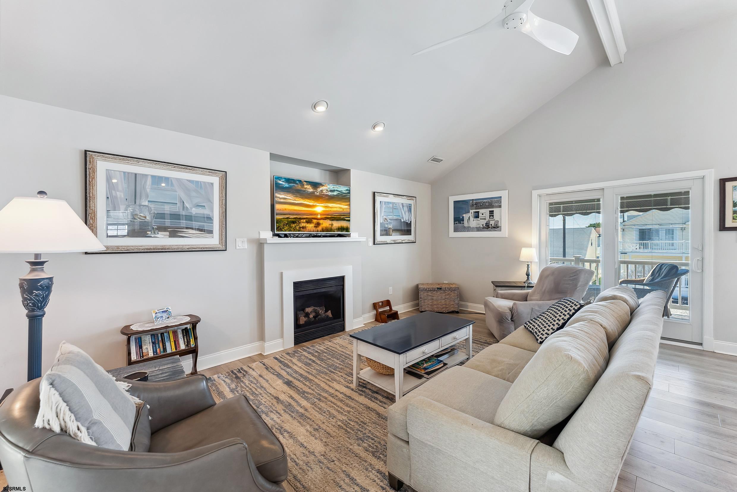 5511 Simpson Ave Unit: 2