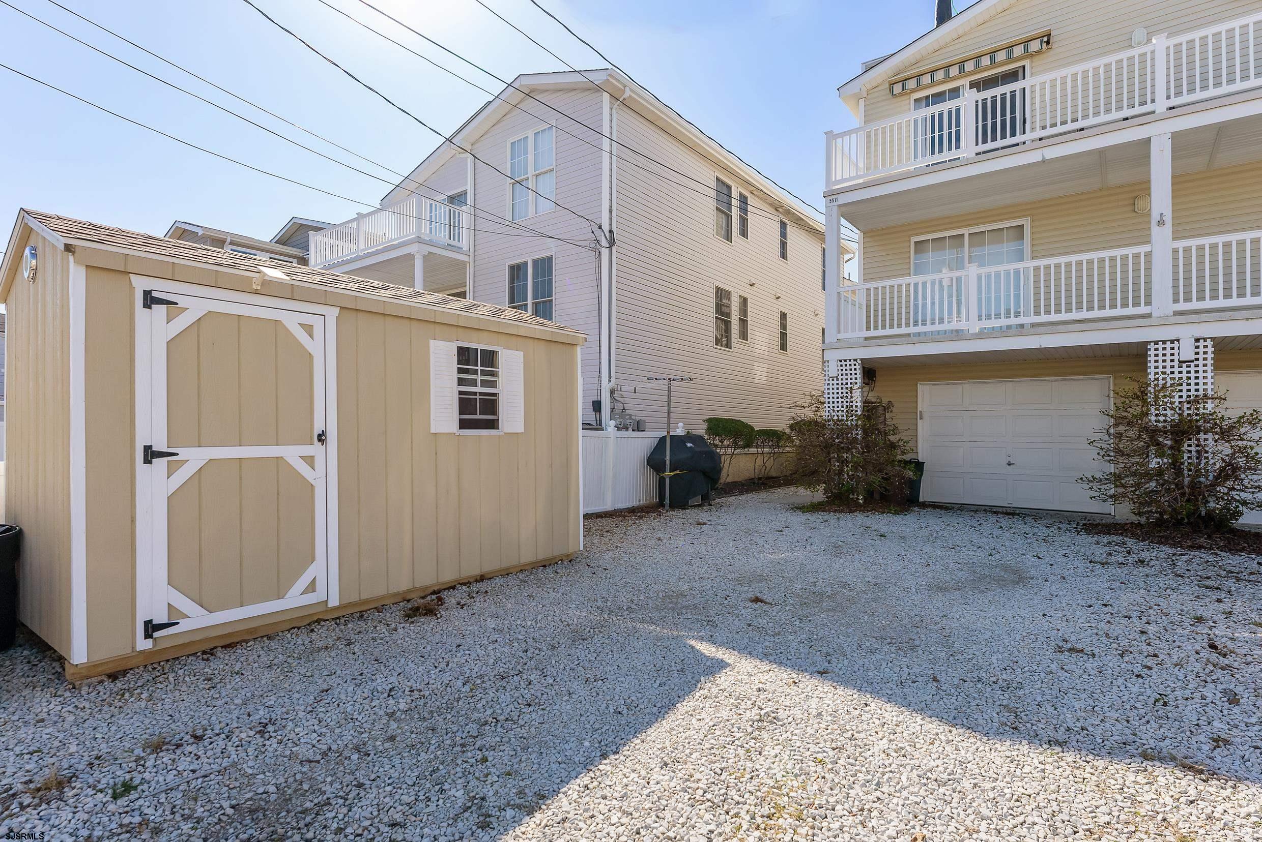 5511 Simpson Ave Unit: 2