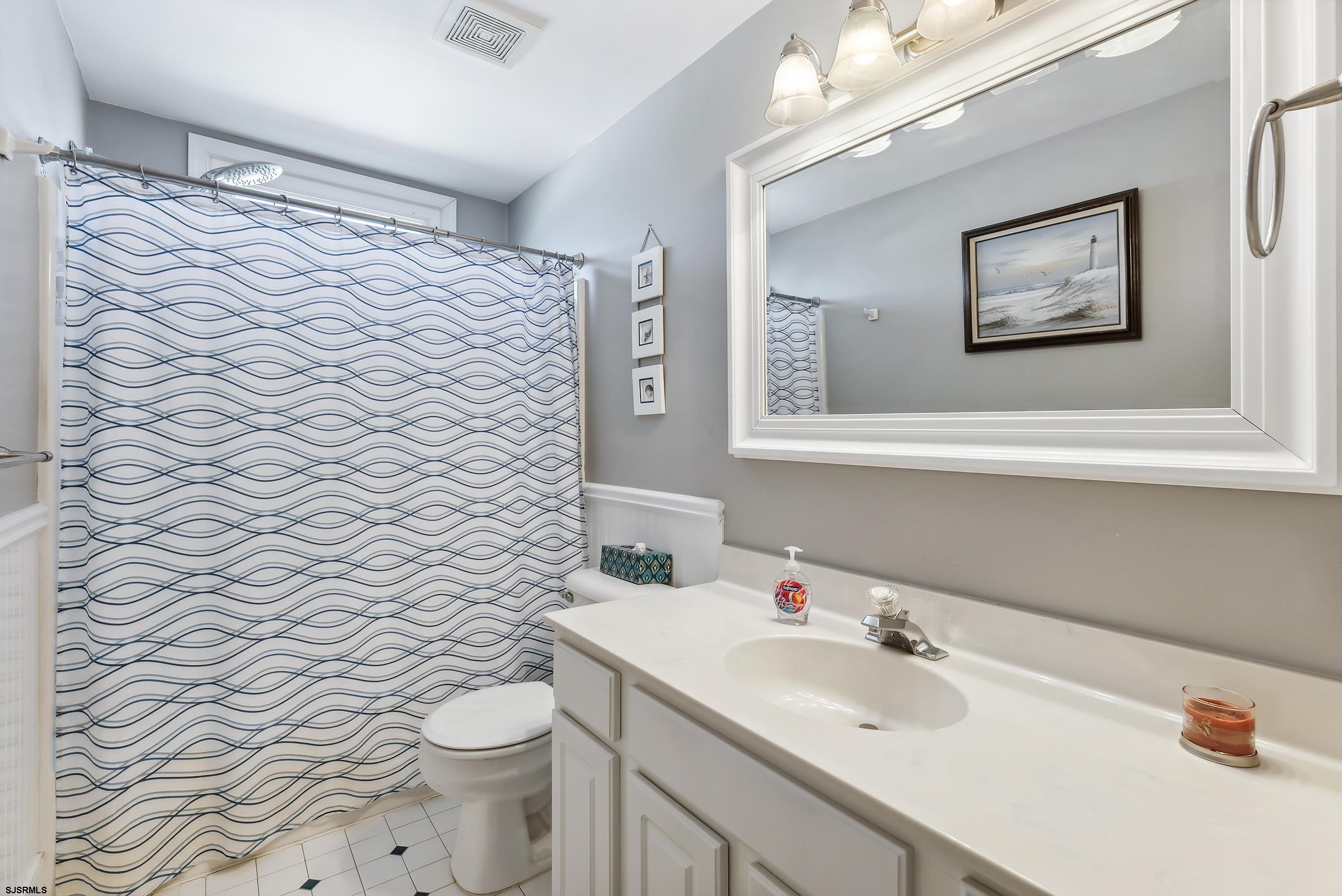 5511 Simpson Ave Unit: 2