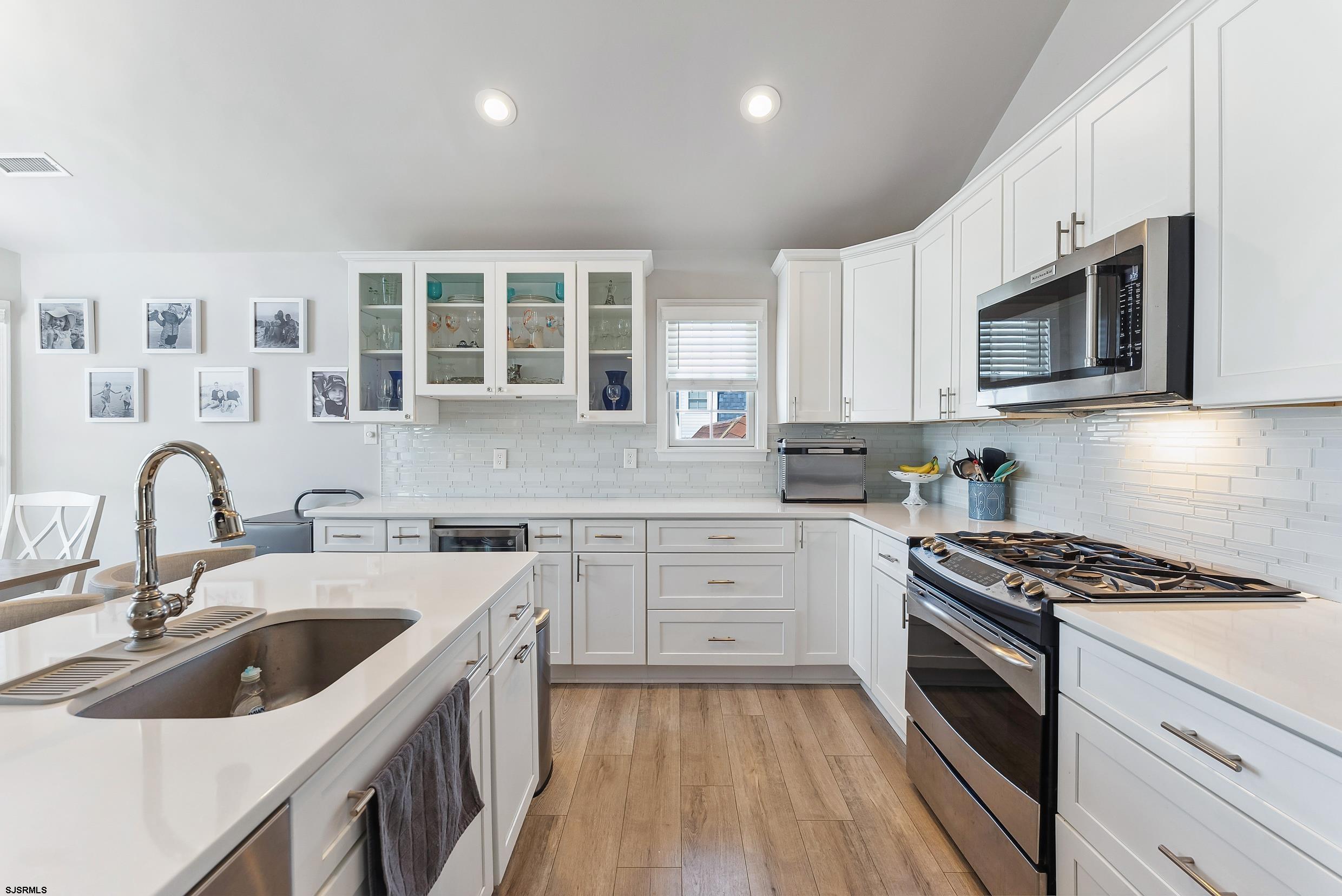 5511 Simpson Ave Unit: 2