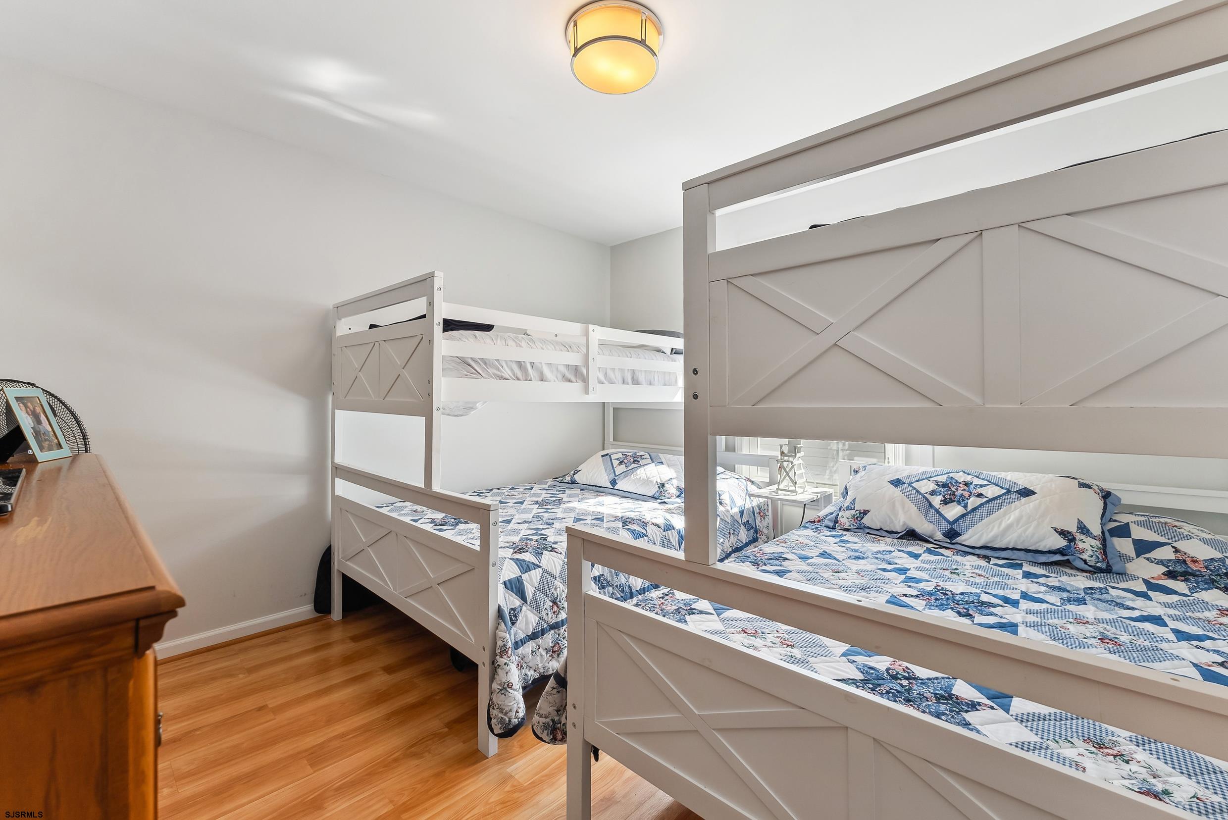 5511 Simpson Ave Unit: 2
