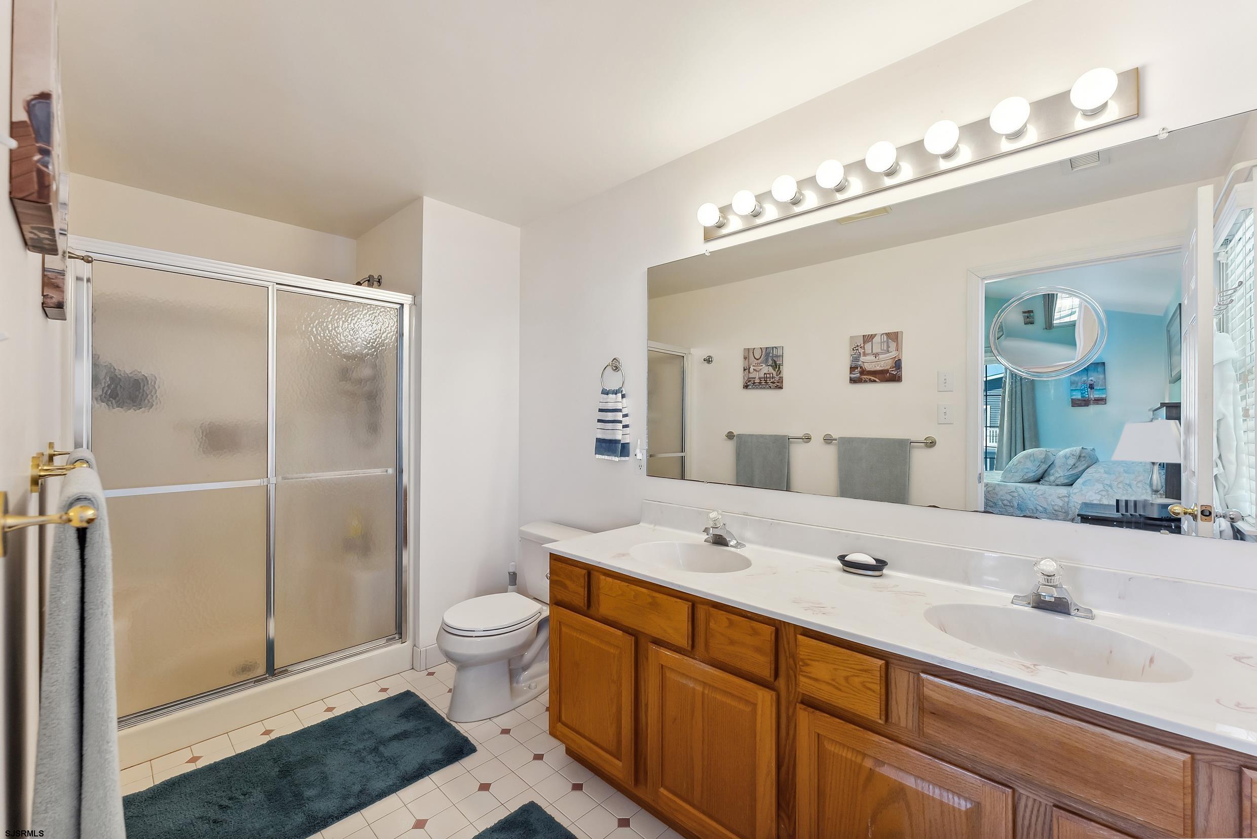 5511 Simpson Ave Unit: 2