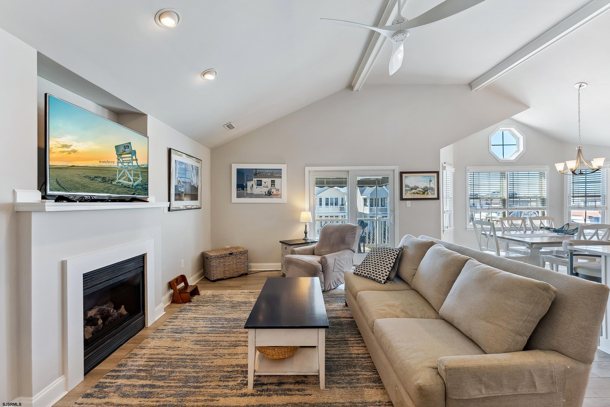 5511 Simpson Ave Unit: 2