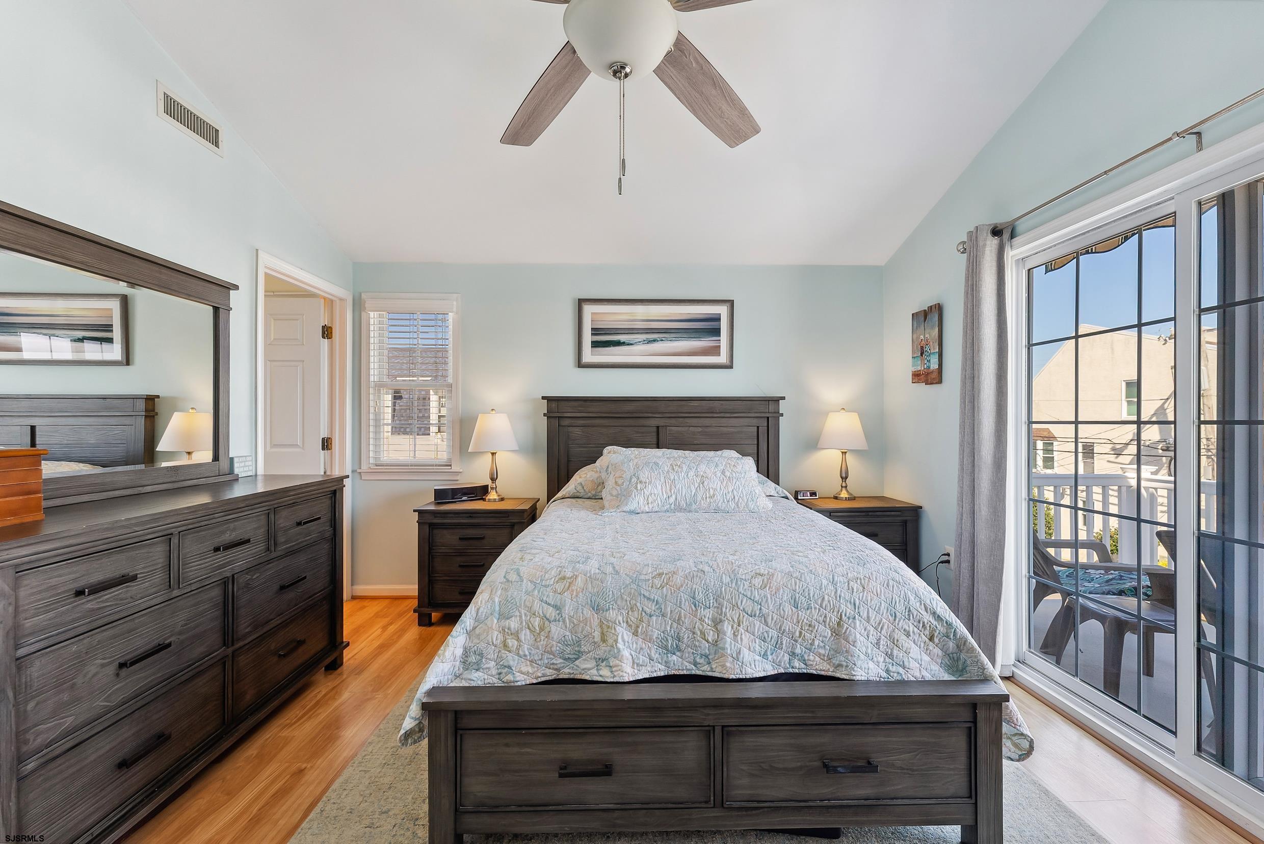 5511 Simpson Ave Unit: 2