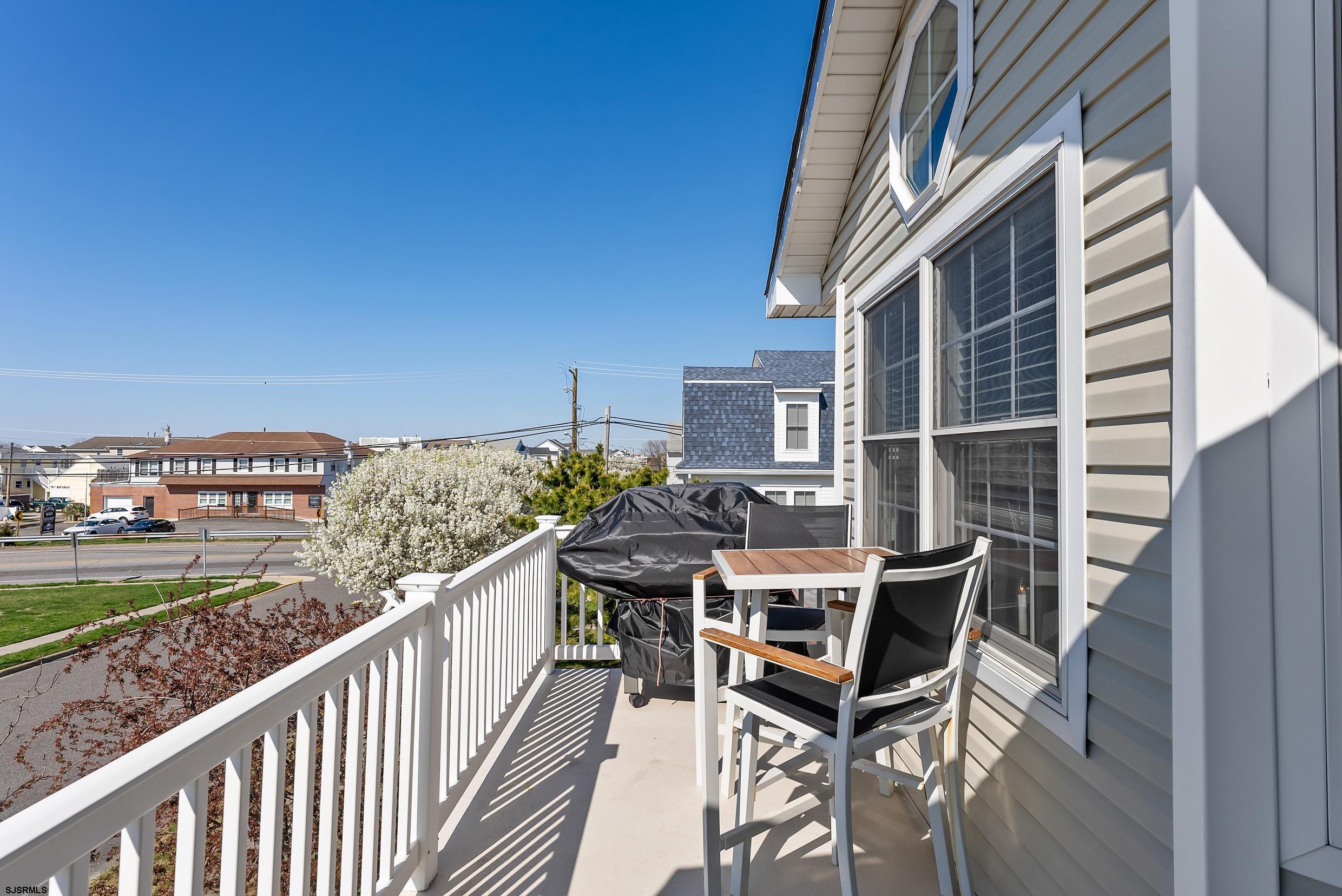 5511 Simpson Ave Unit: 2