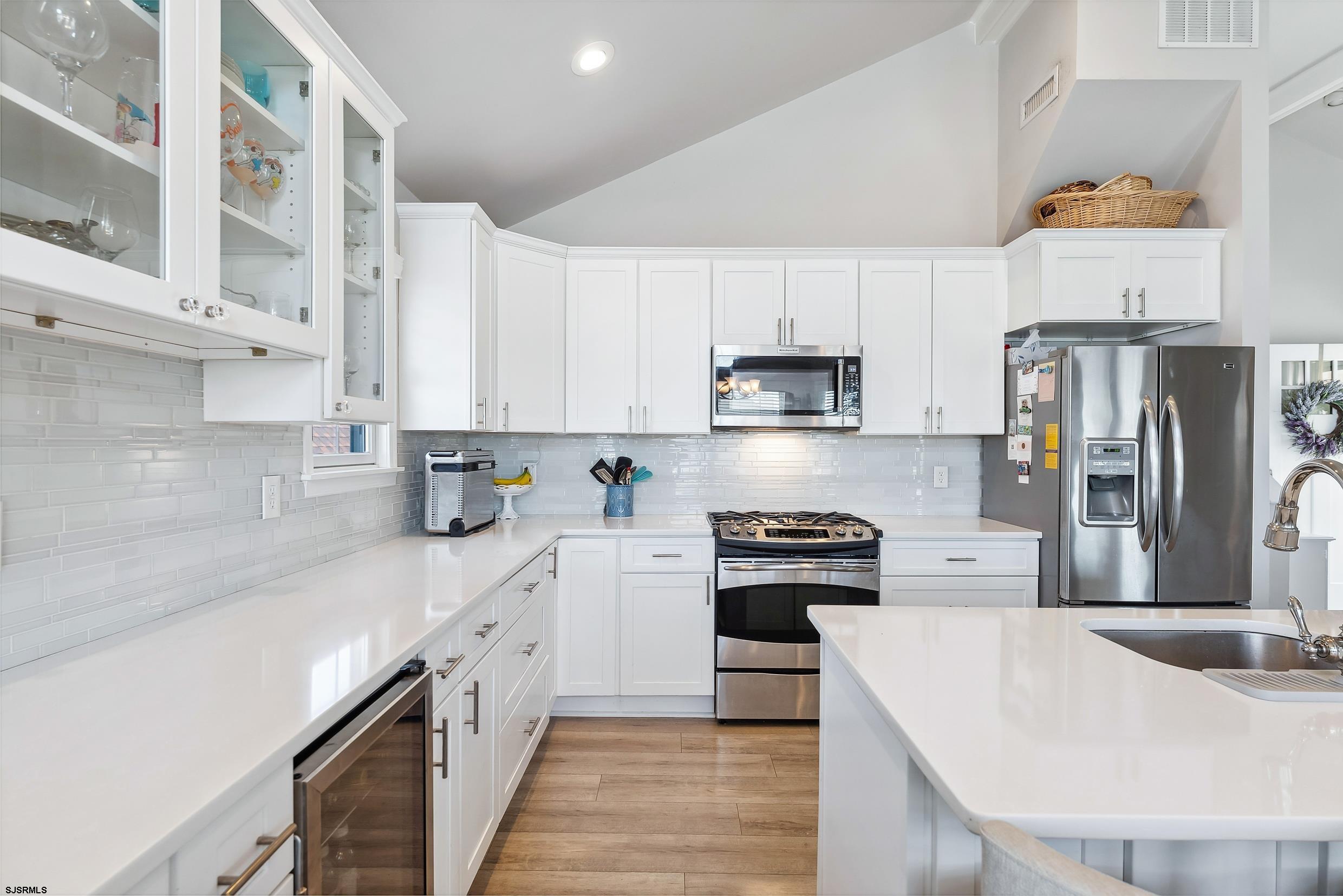 5511 Simpson Ave Unit: 2