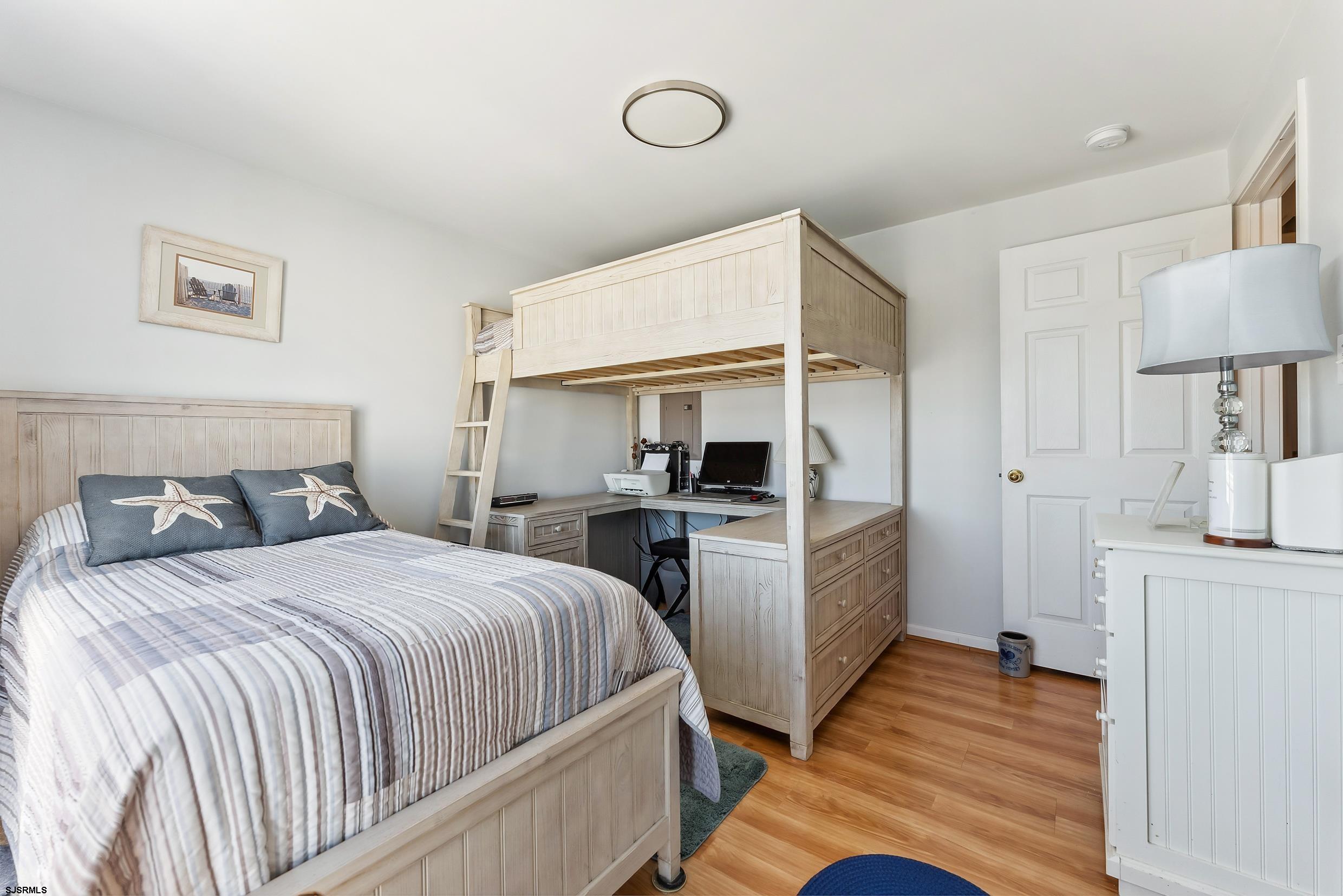 5511 Simpson Ave Unit: 2