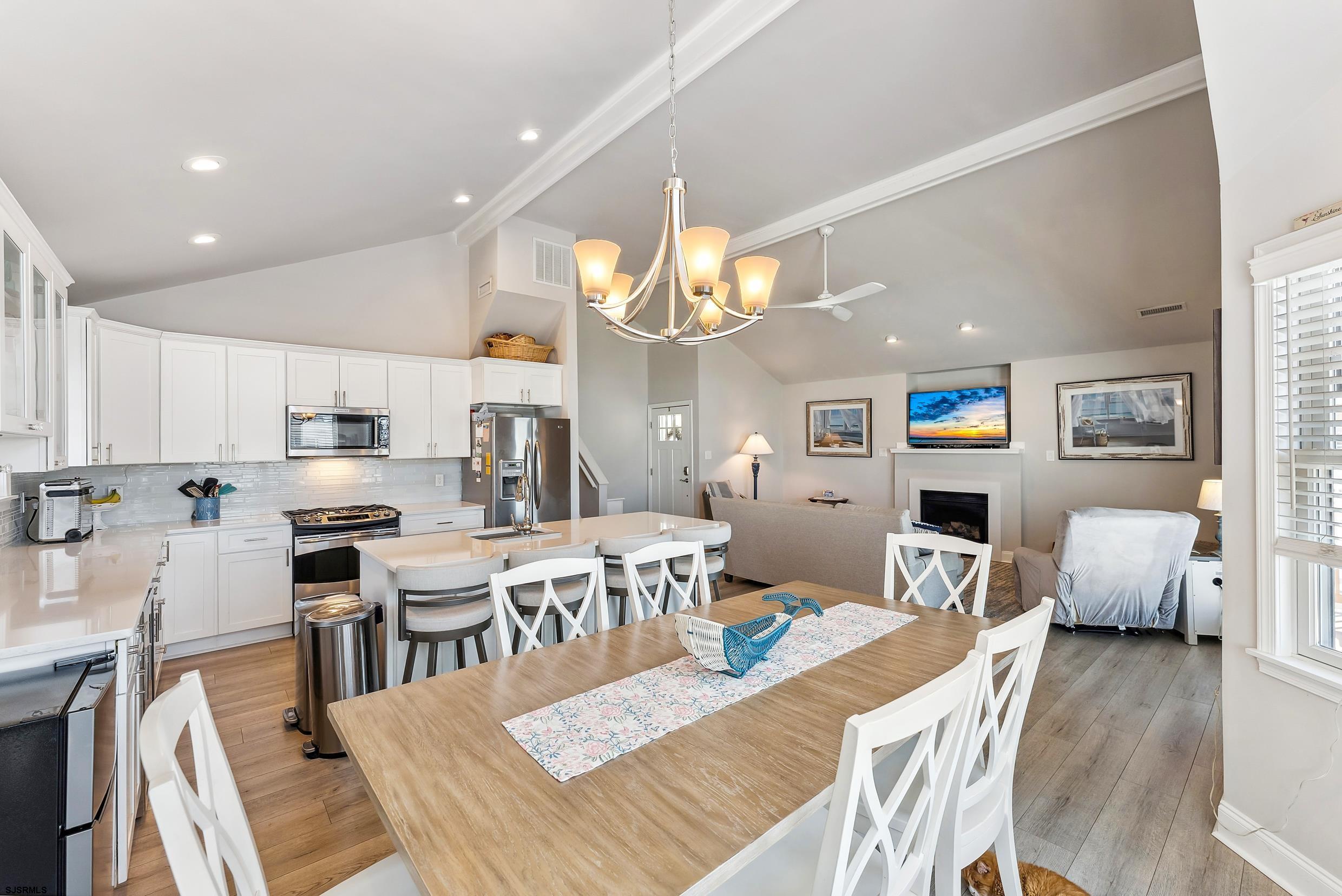 5511 Simpson Ave Unit: 2