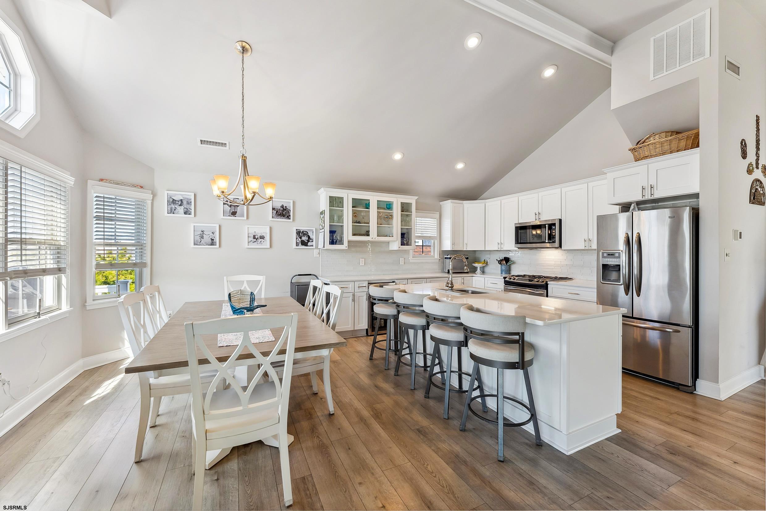 5511 Simpson Ave Unit: 2