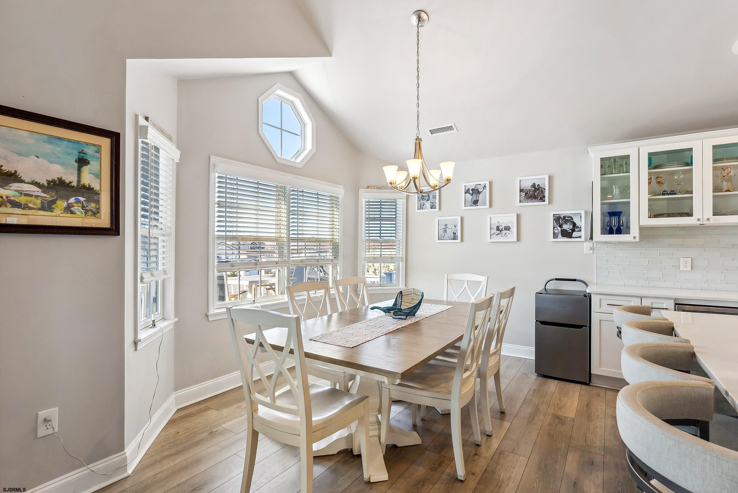 5511 Simpson Ave Unit: 2