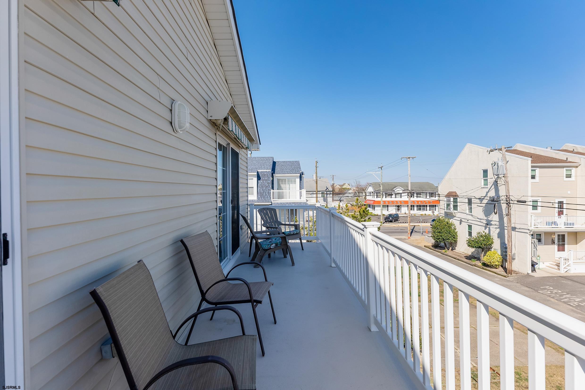 5511 Simpson Ave Unit: 2