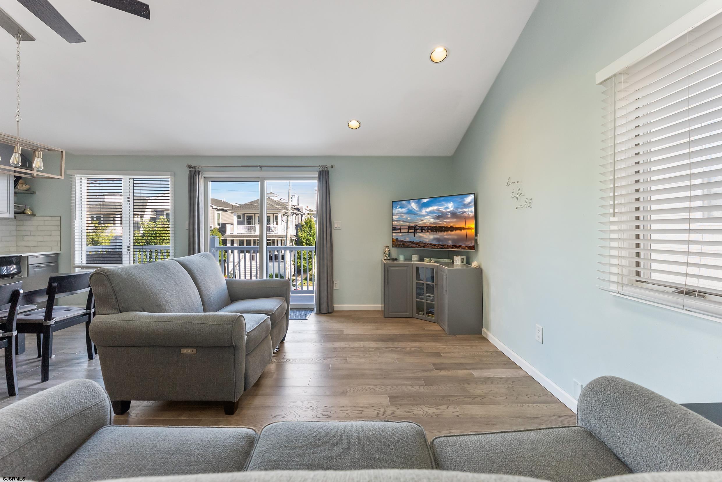 418 Asbury Ave Unit: Unit 2