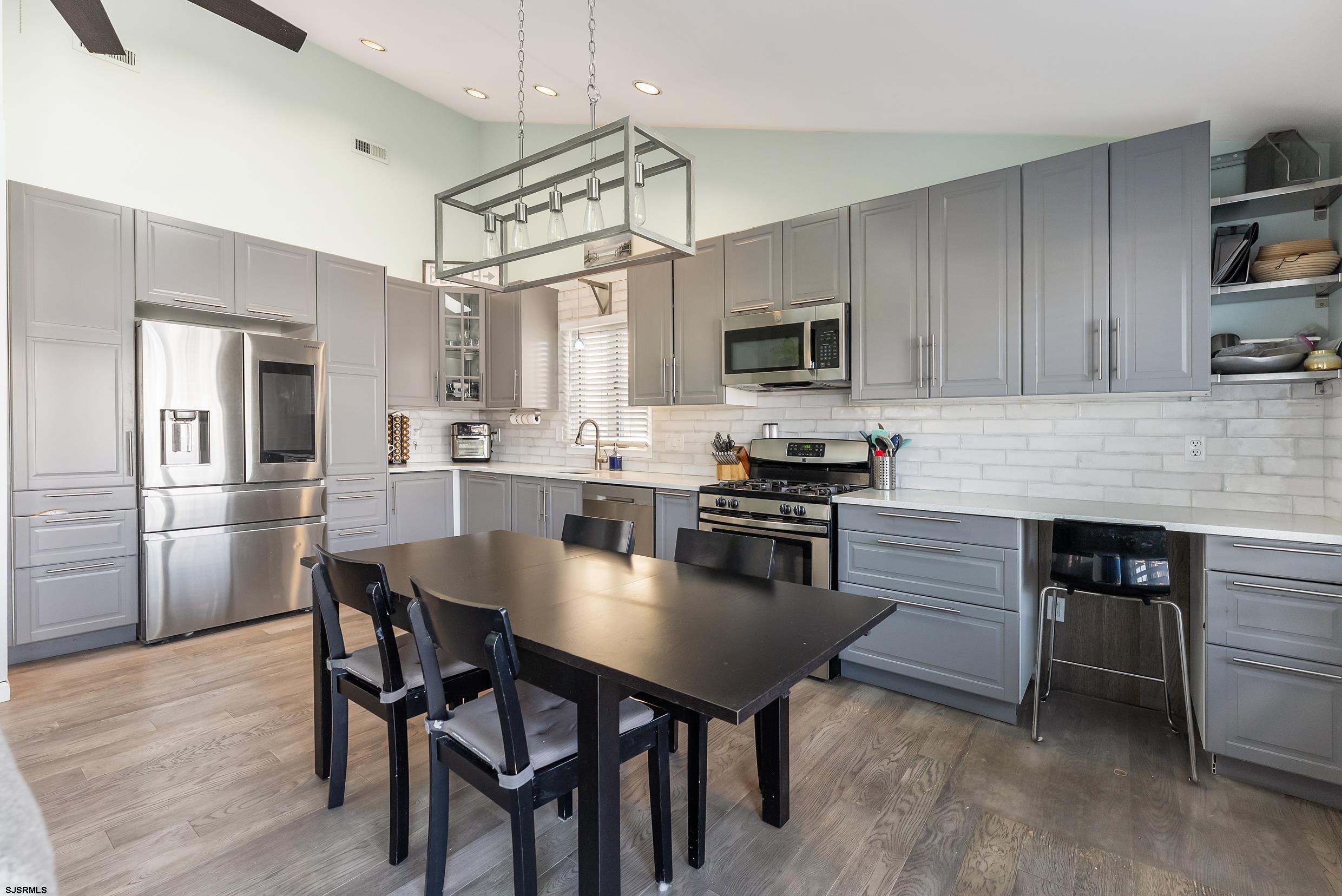 418 Asbury Ave Unit: Unit 2