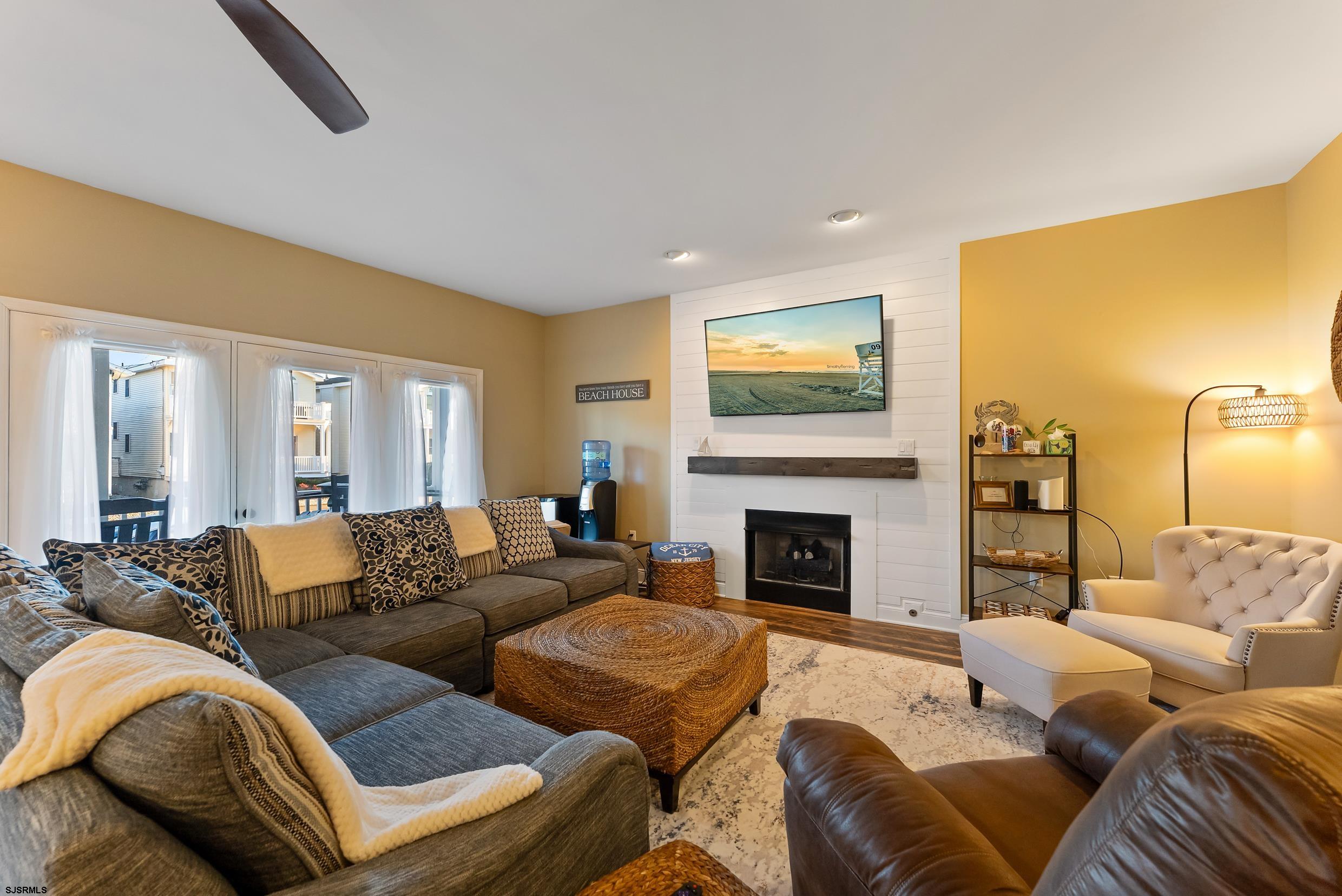 1826 Asbury Ave Unit: 1st Floor