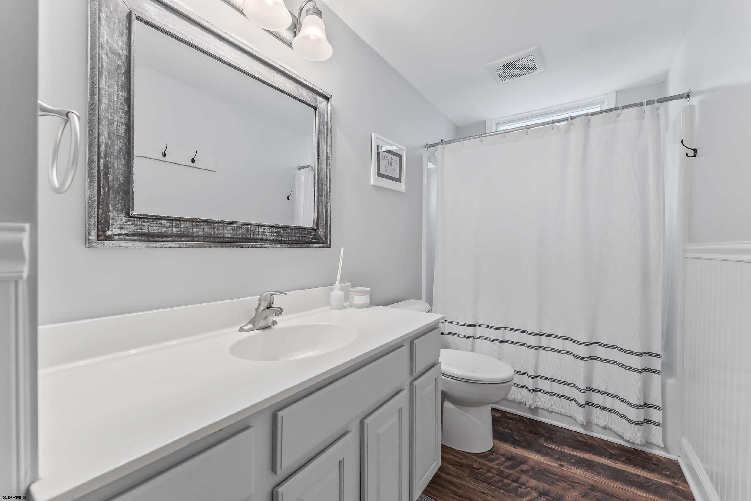 1826 Asbury Ave Unit: 1st Floor