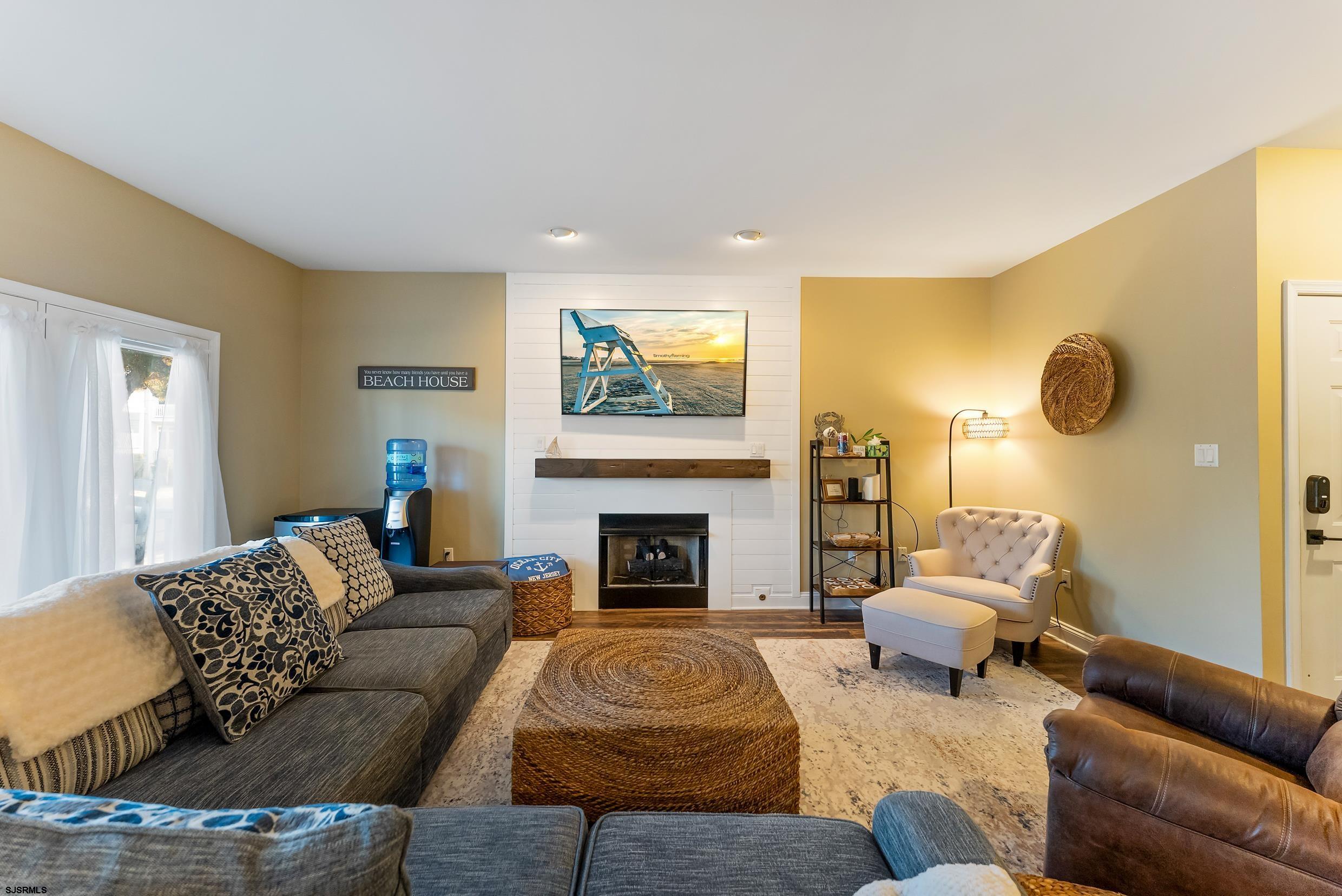 1826 Asbury Ave Unit: 1st Floor