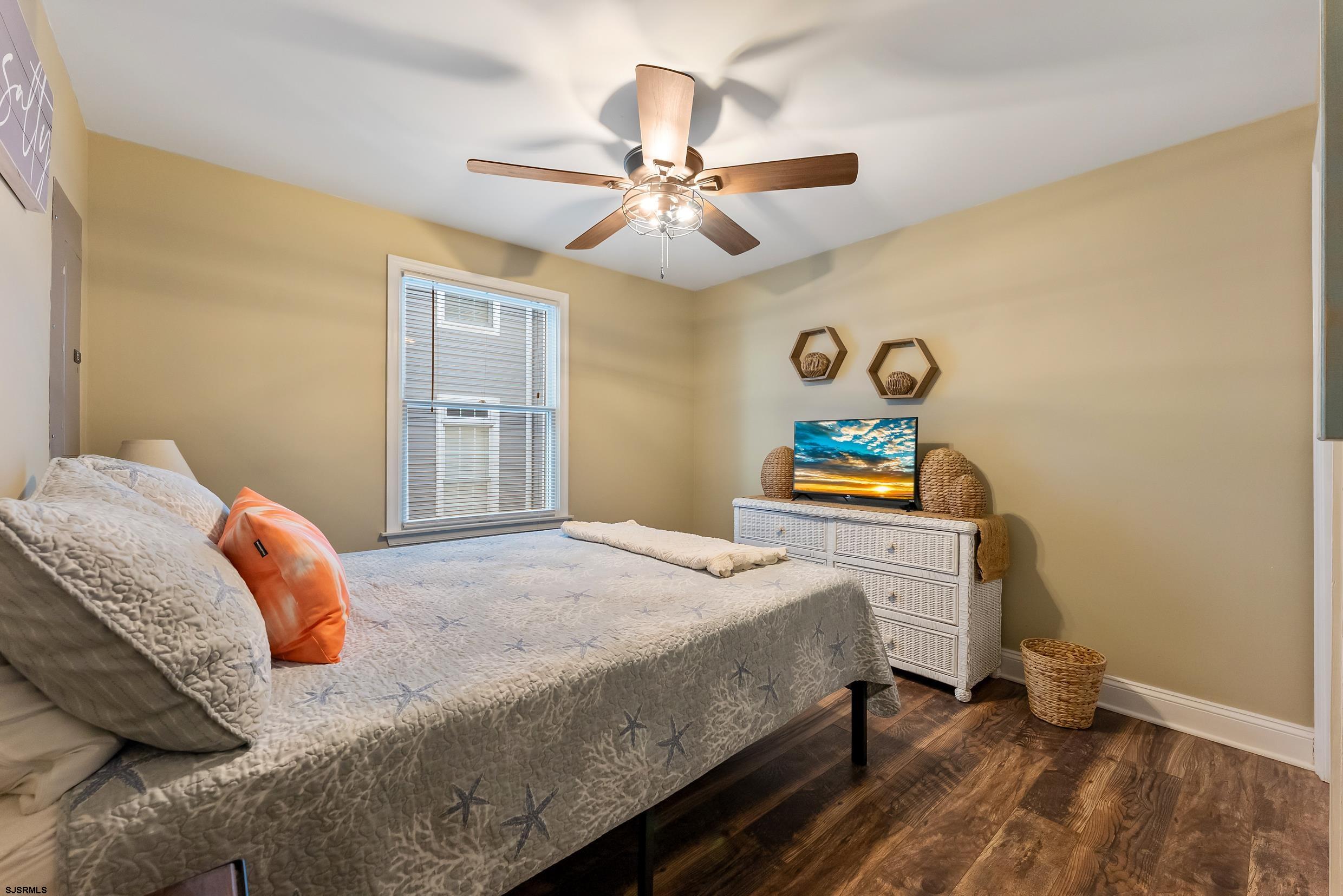 1826 Asbury Ave Unit: 1st Floor