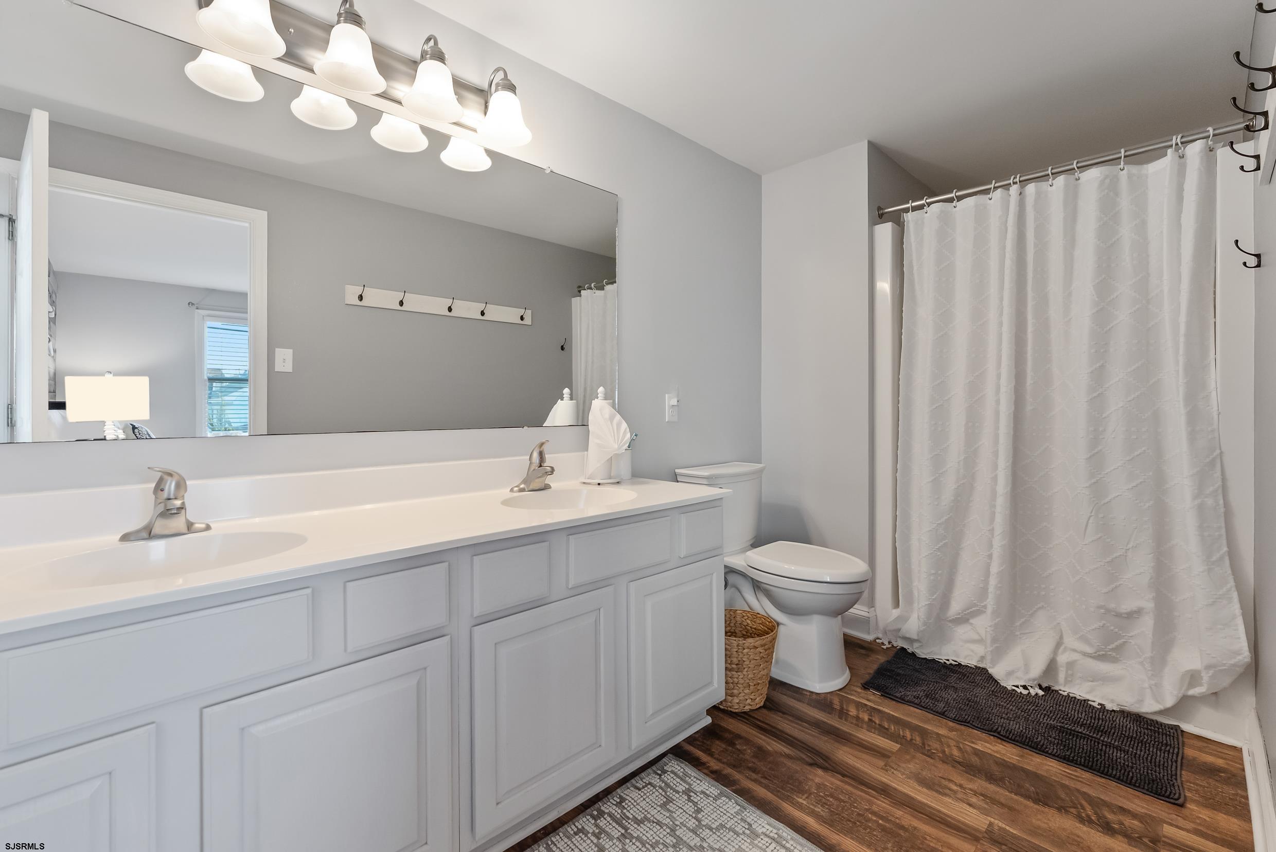 1826 Asbury Ave Unit: 1st Floor