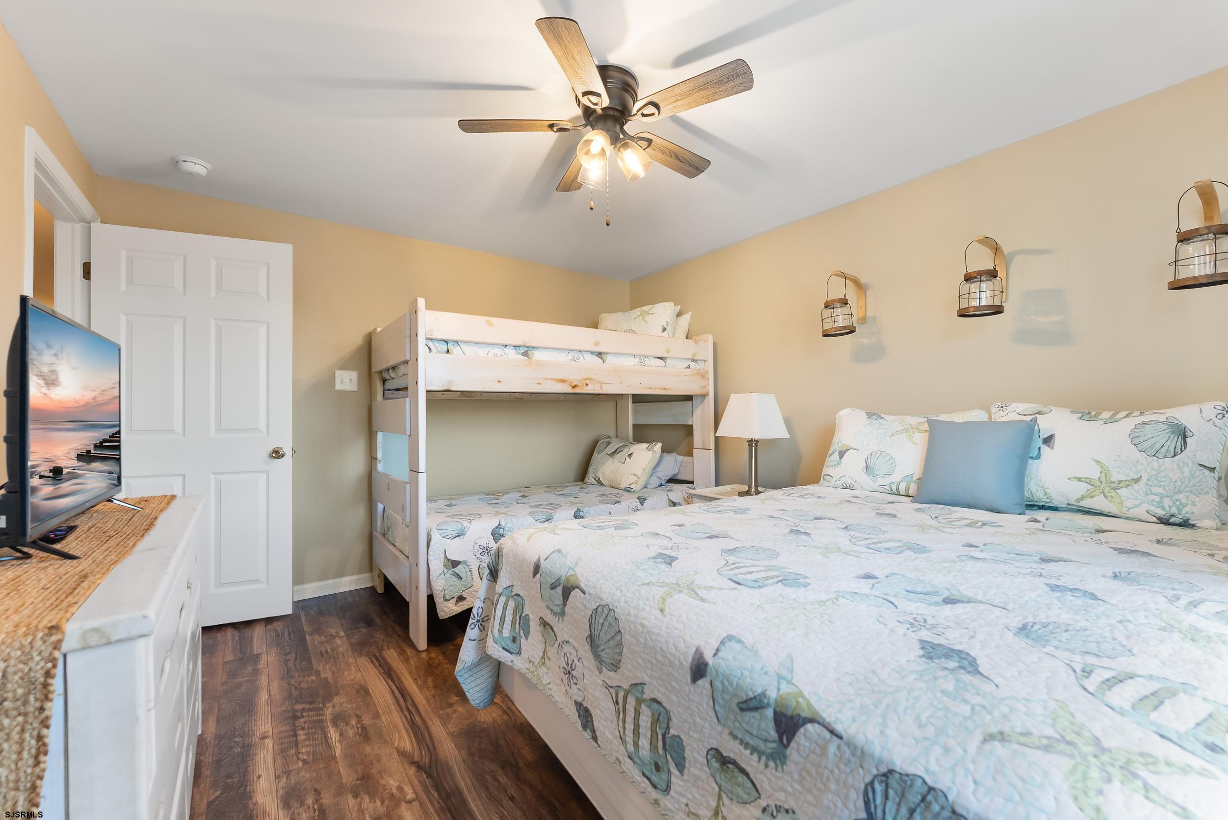 1826 Asbury Ave Unit: 1st Floor