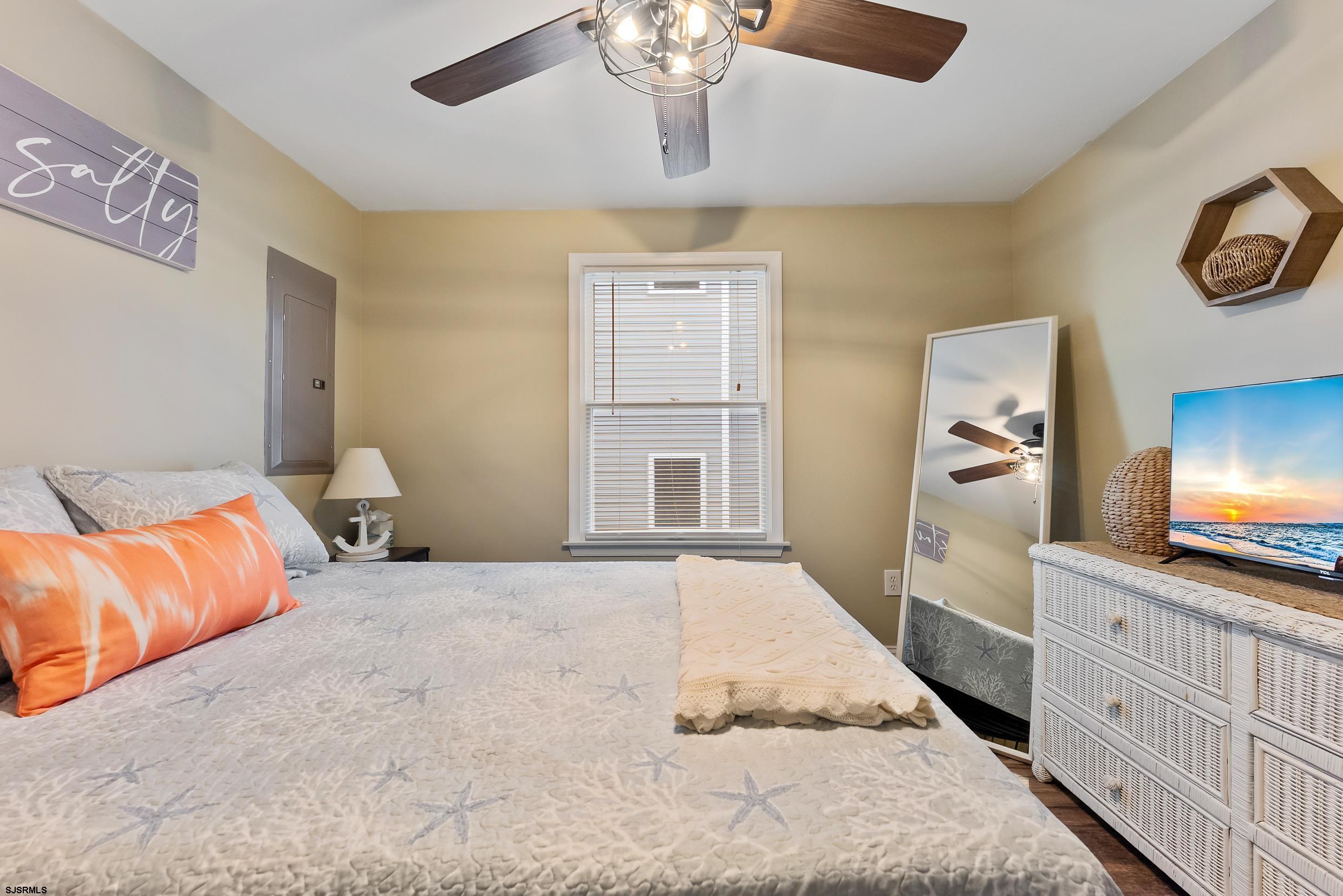 1826 Asbury Ave Unit: 1st Floor