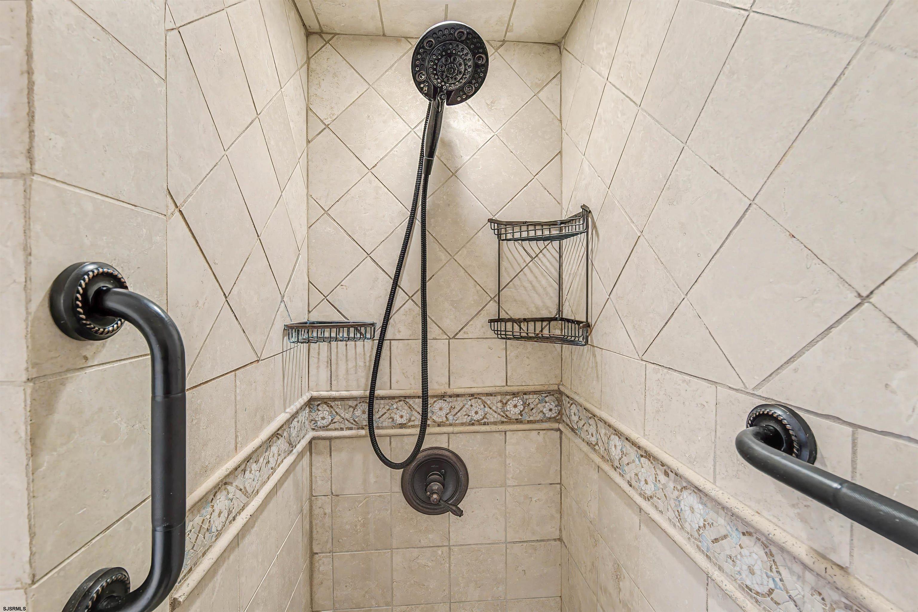 6101 Monmouth Ave Unit: 703