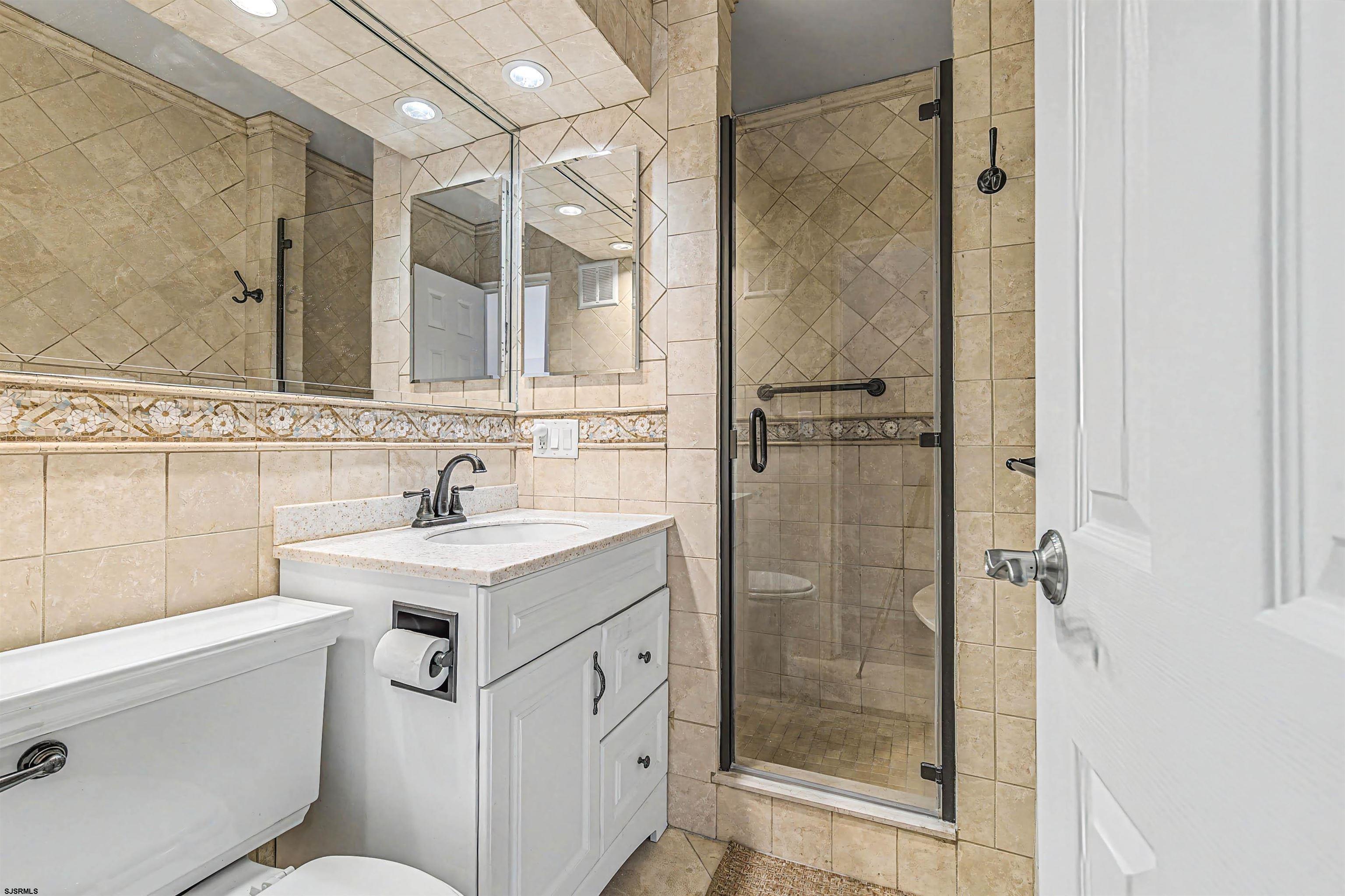 6101 Monmouth Ave Unit: 703