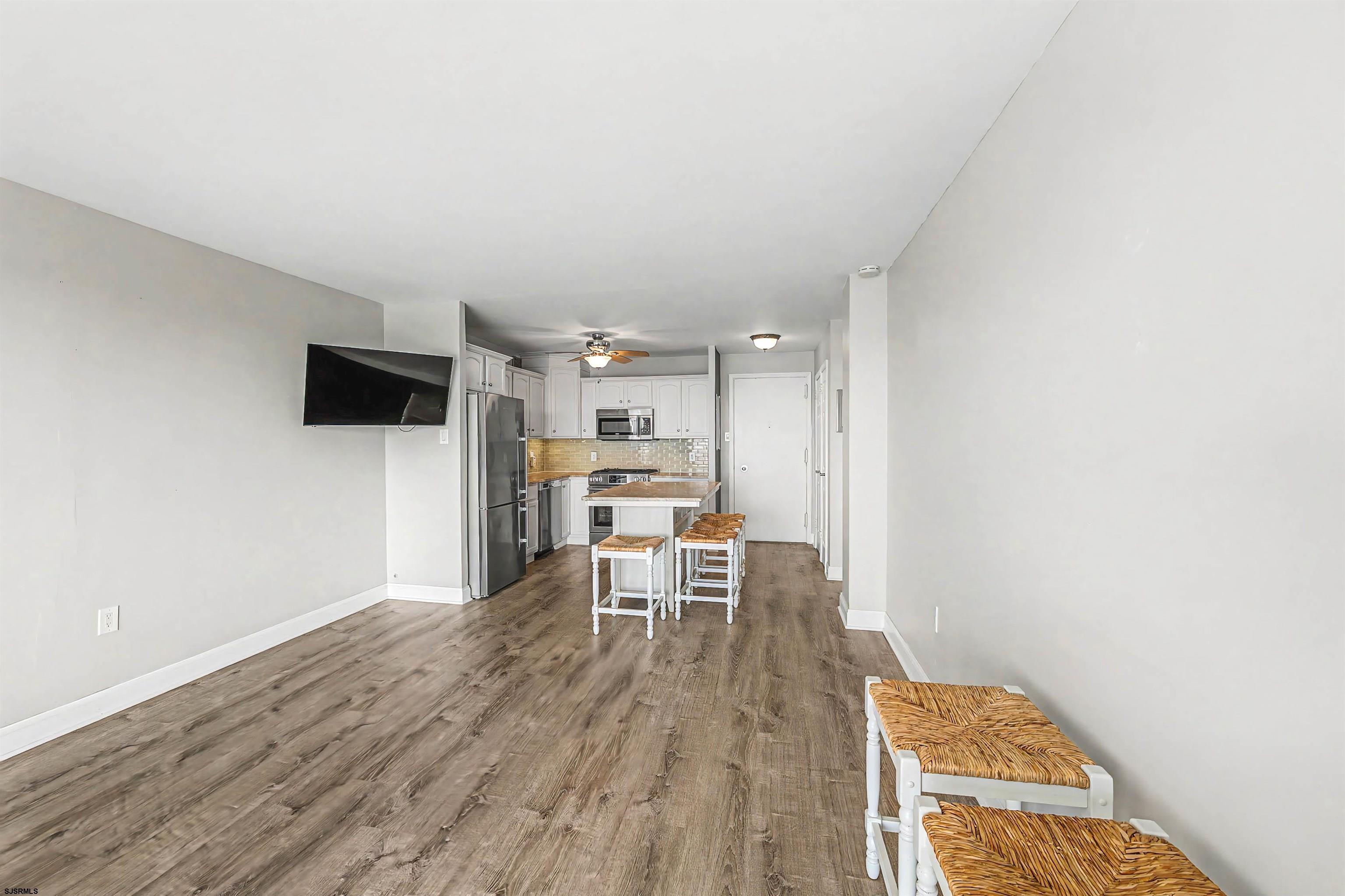 6101 Monmouth Ave Unit: 703