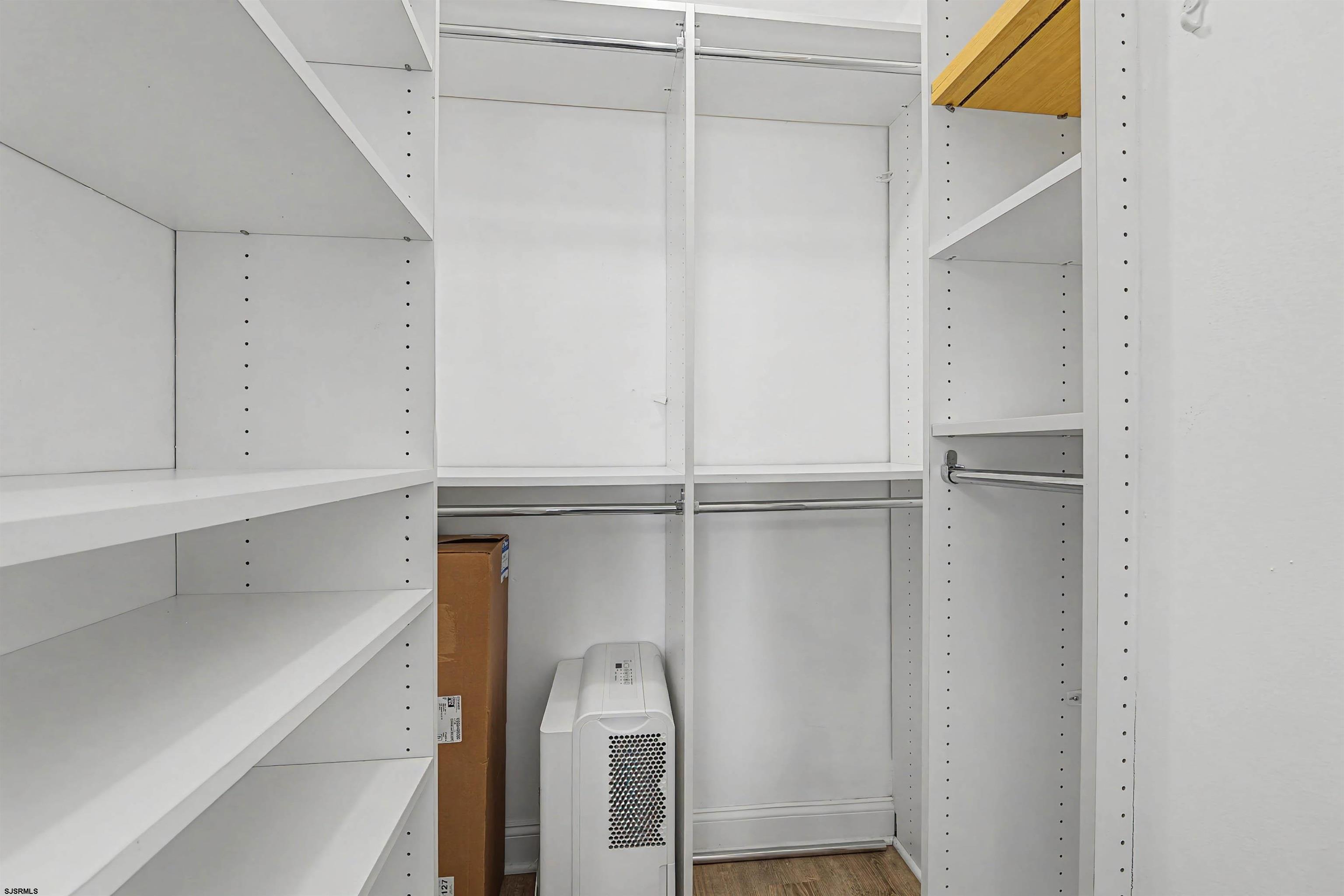 6101 Monmouth Ave Unit: 703